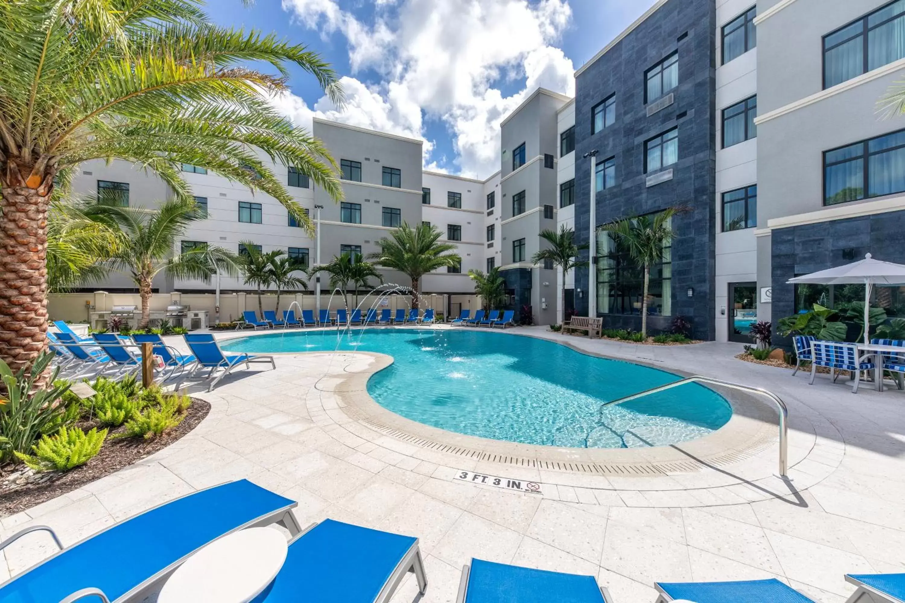Swimming pool in Staybridge Suites - Naples - Marco Island by IHG Swimming pool in Staybridge Suites - Naples - Marco Island by IHG
