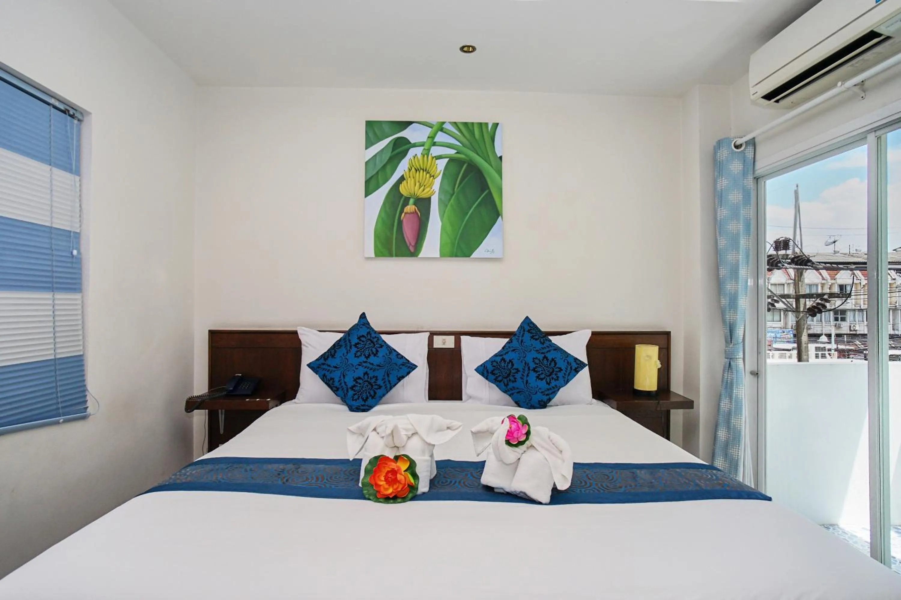 Bed in Ruen Buathong Boutique Hotel Patong Beach