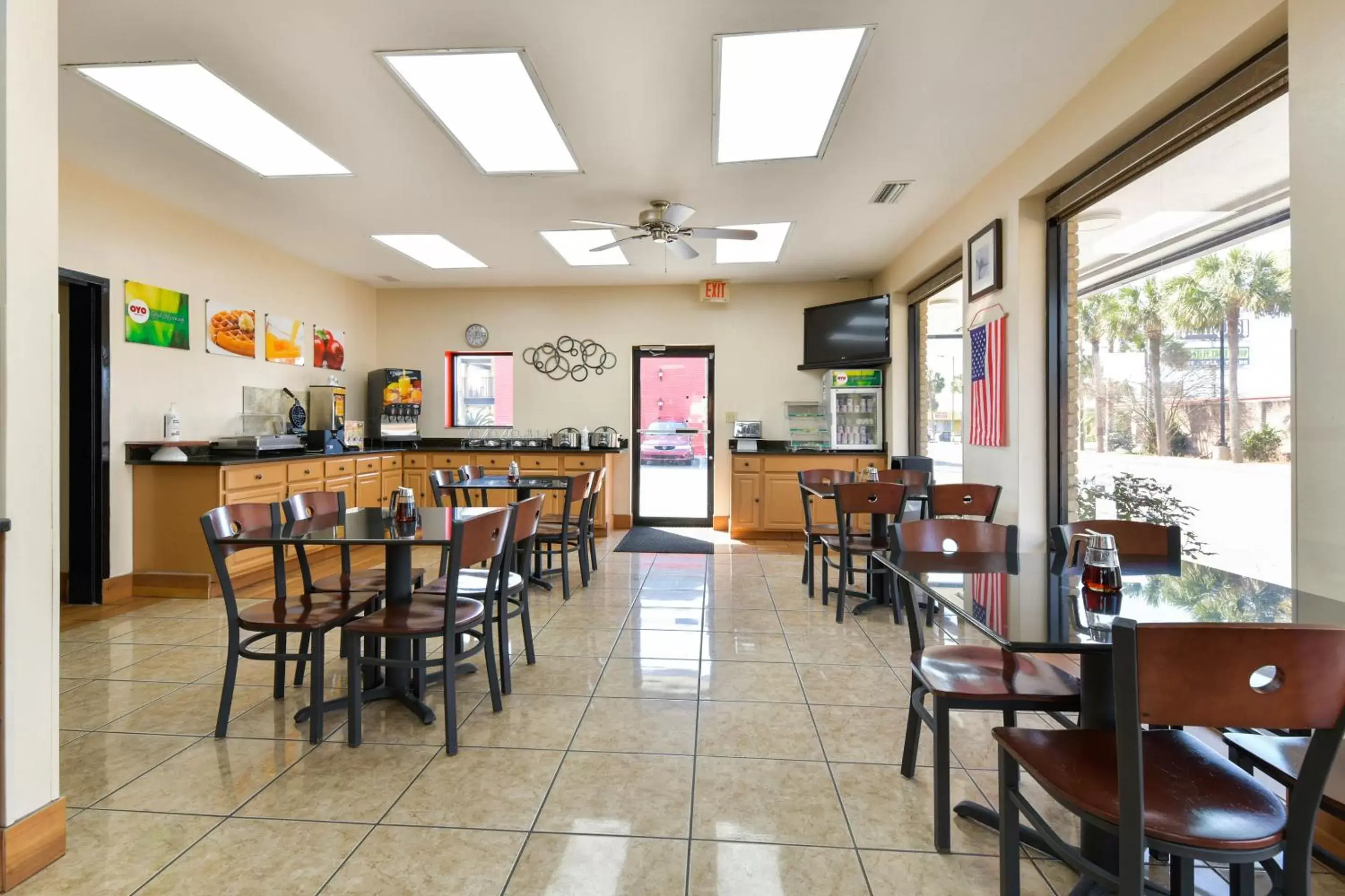 Dining area, Restaurant/Places to Eat in OYO Hotel Twin Lake- Lake Park Valdosta area