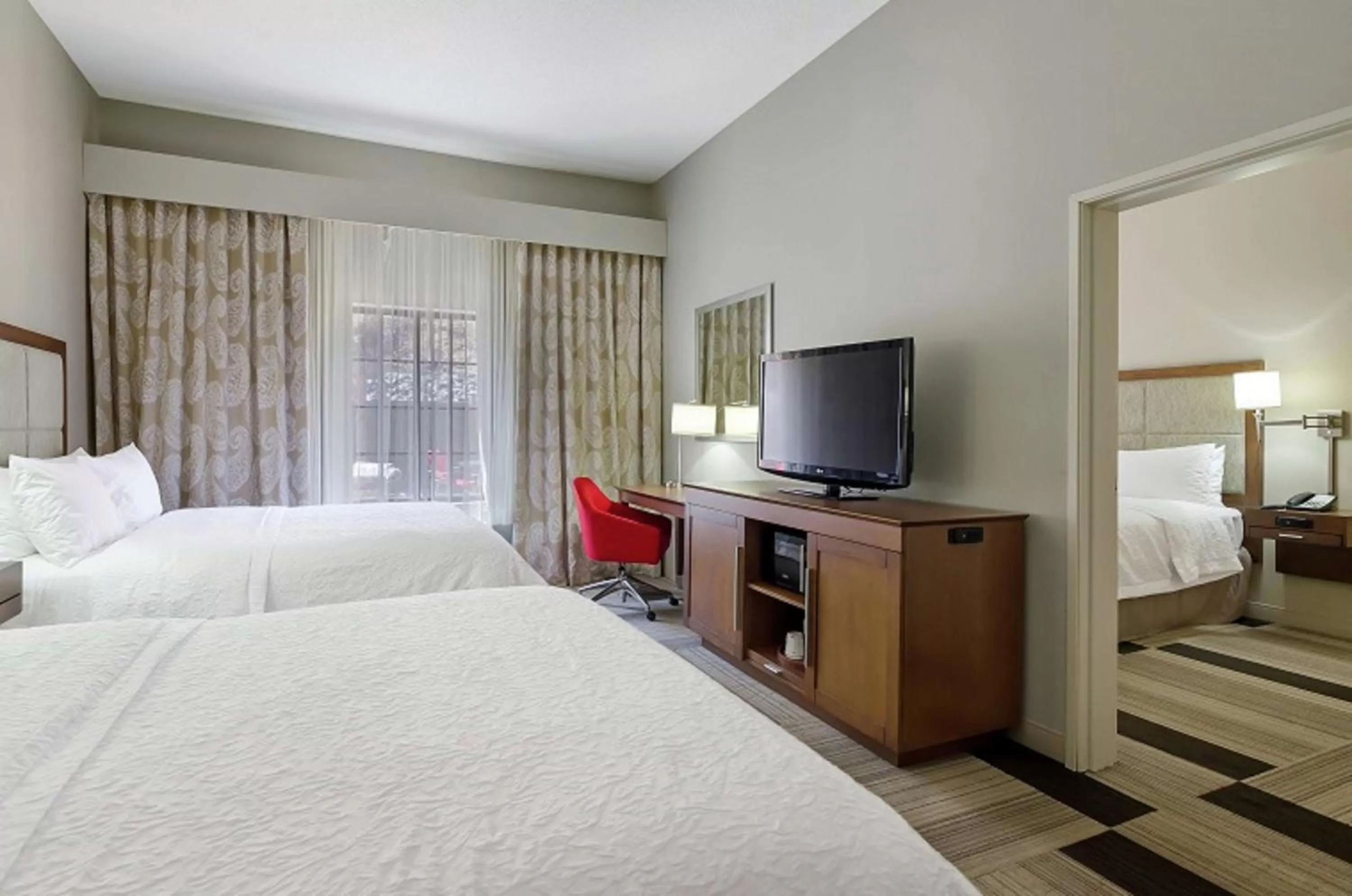 Bedroom, Bed in Hampton Inn Salem