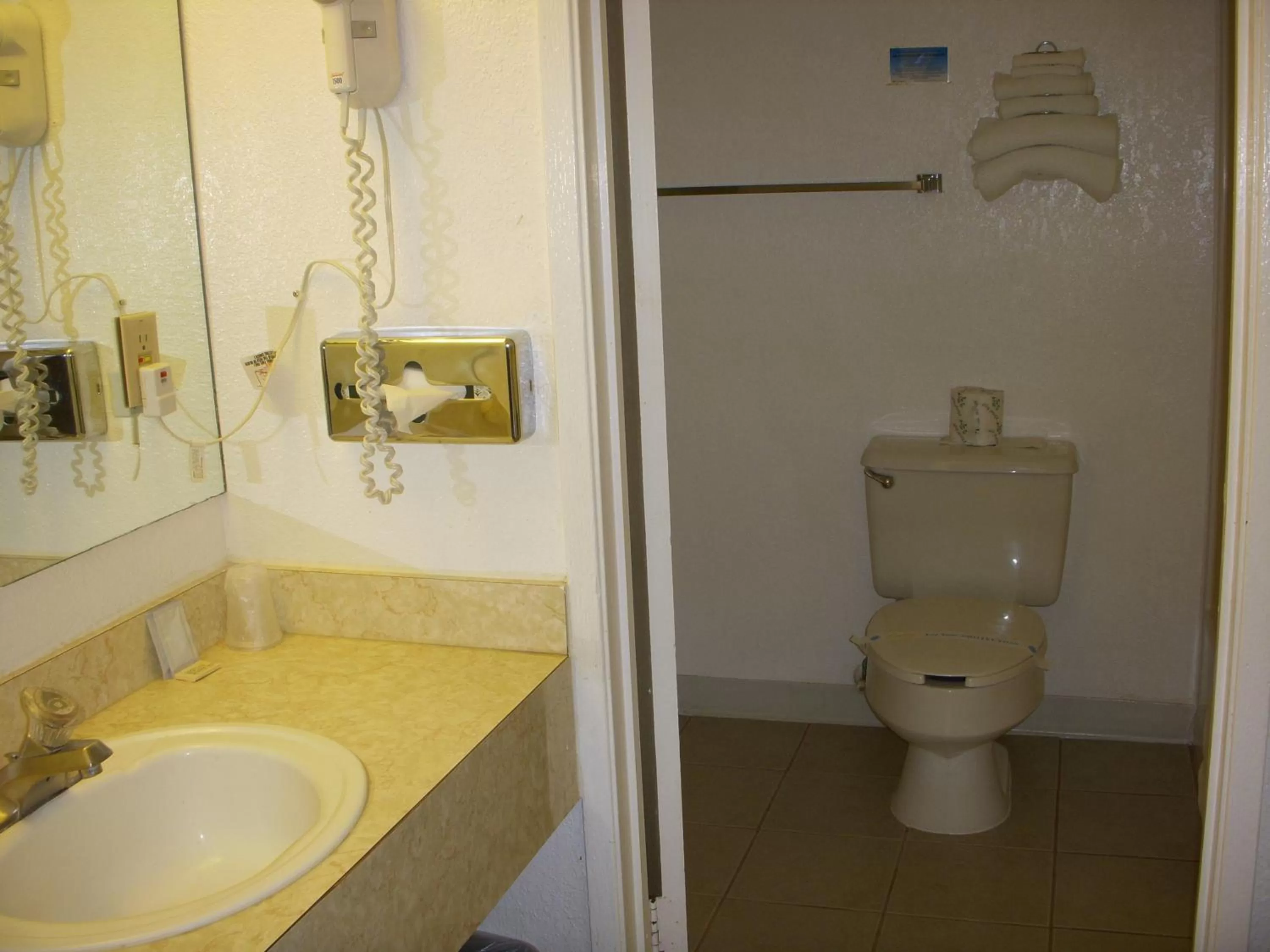 Bathroom in Apple Tree Inn