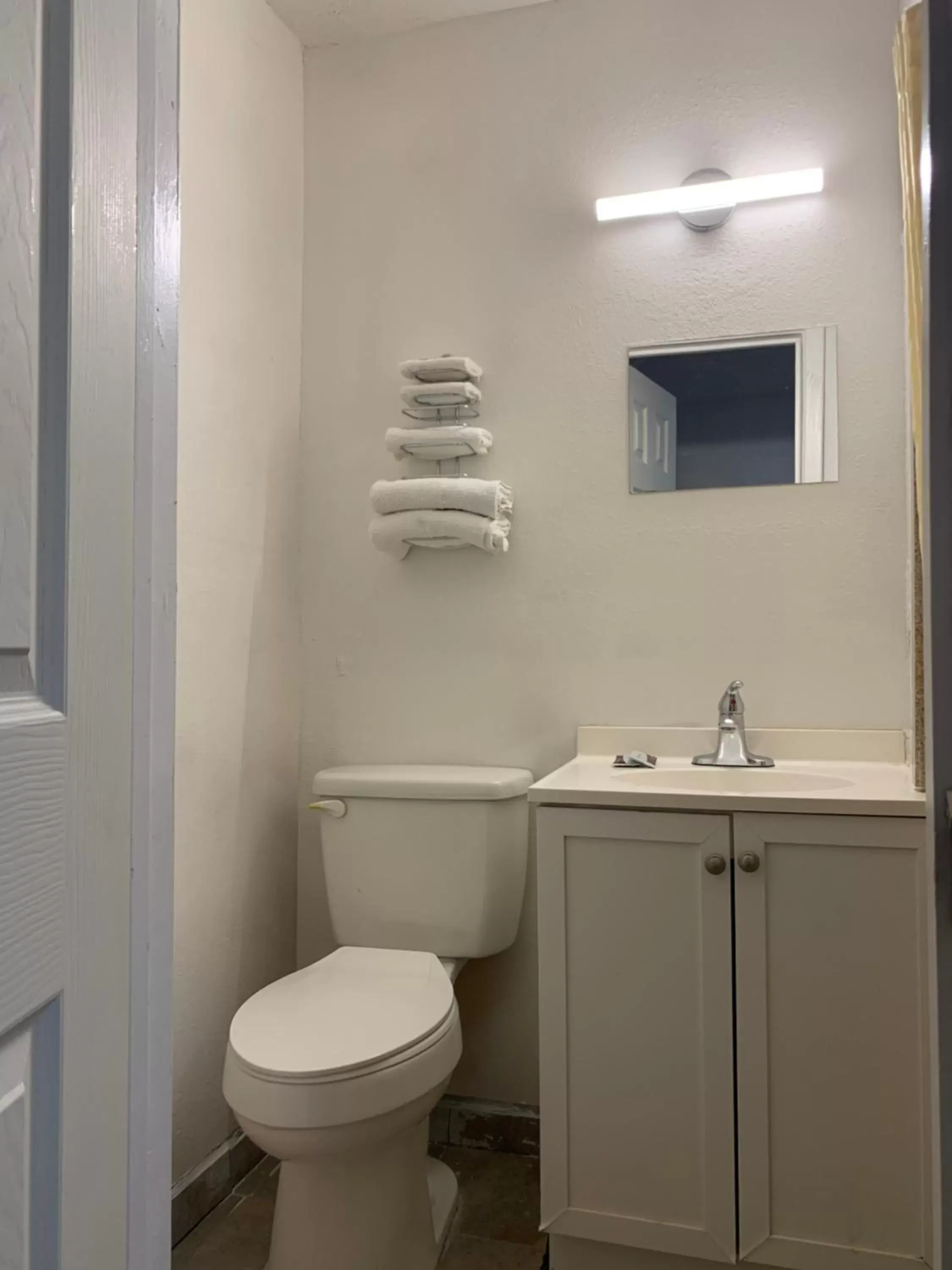 Bathroom in Budget Inn