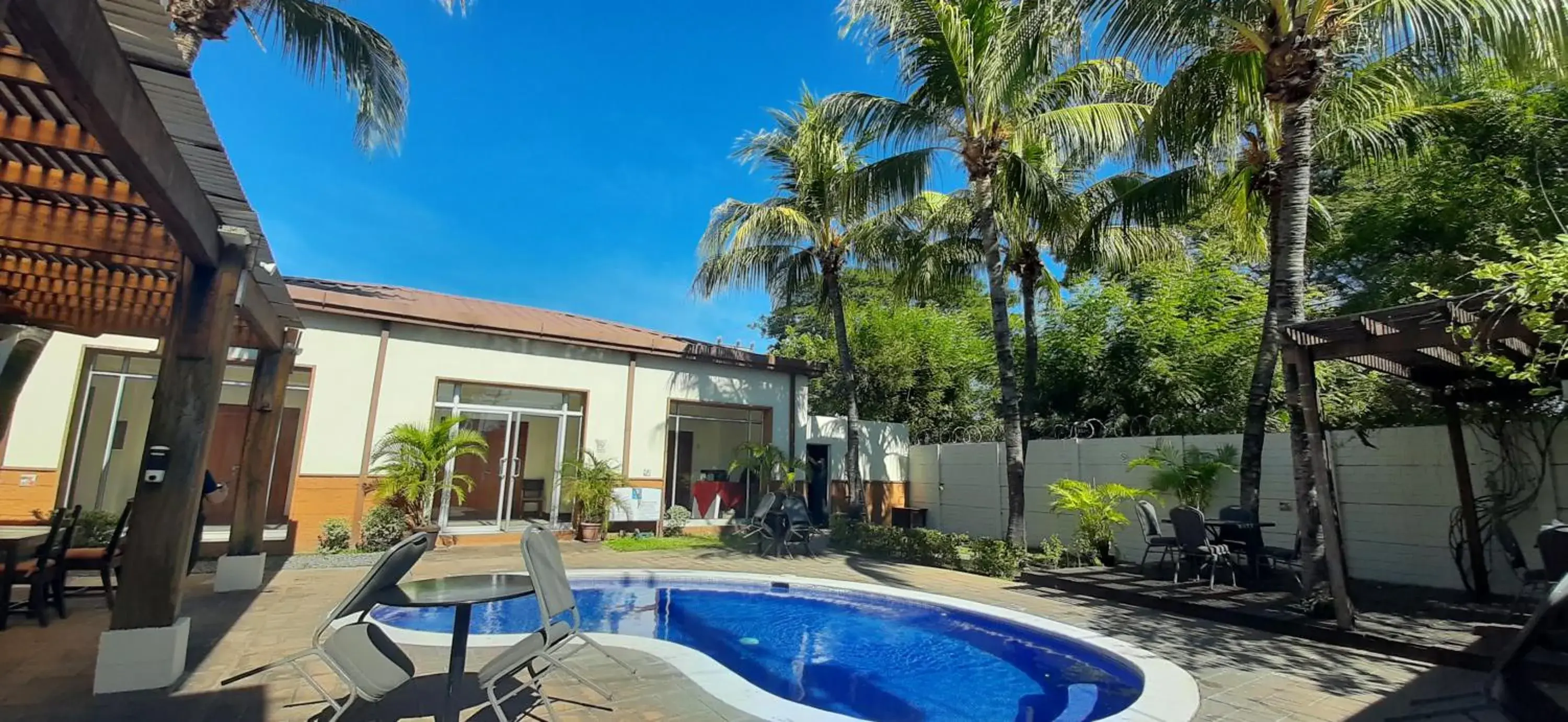 Swimming pool in Comfort Inn Real San Miguel