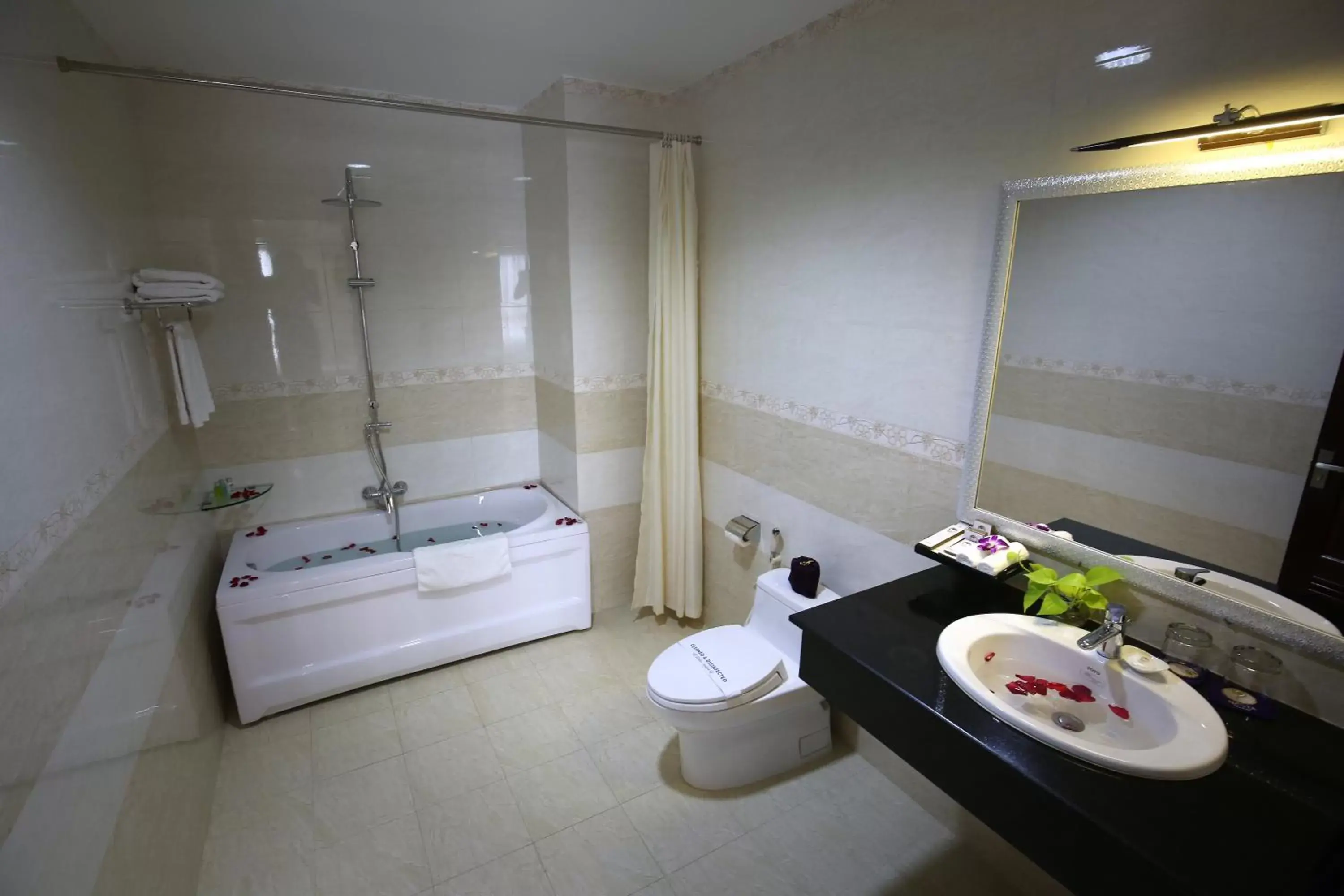 Bathroom in Nesta Hotel Can Tho