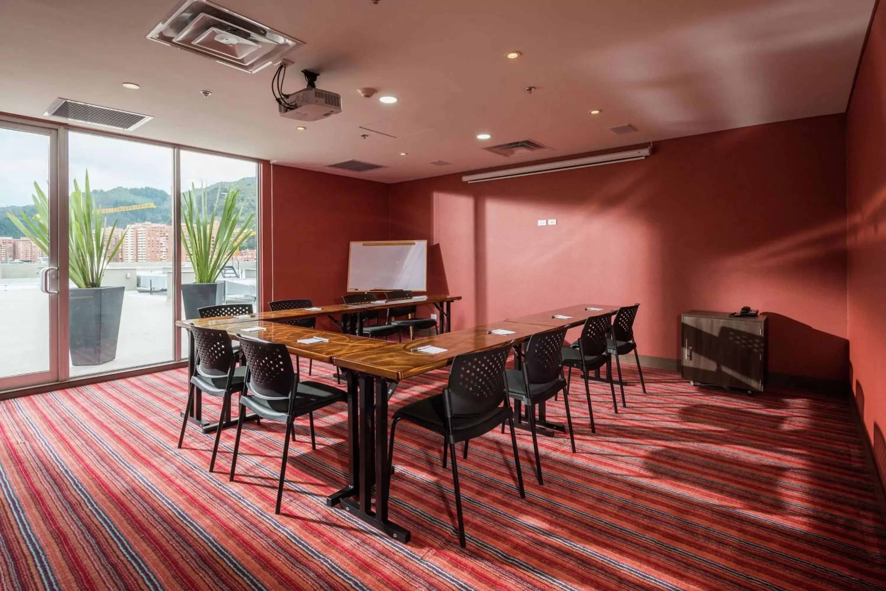Meeting/conference room in Hampton by Hilton Bogota Usaquen