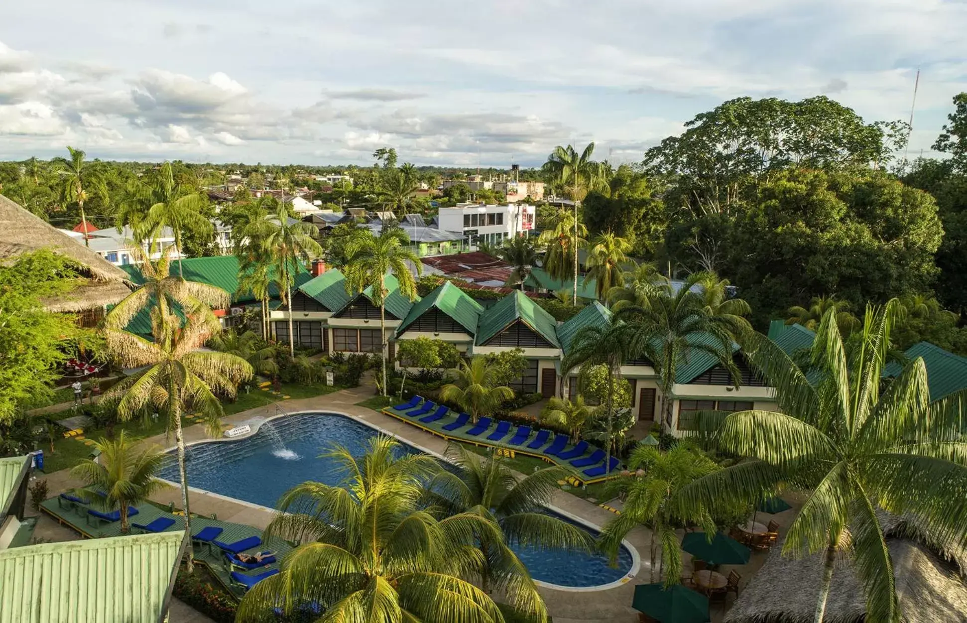 Bird's eye view, Pool View in Decameron Decalodge Ticuna