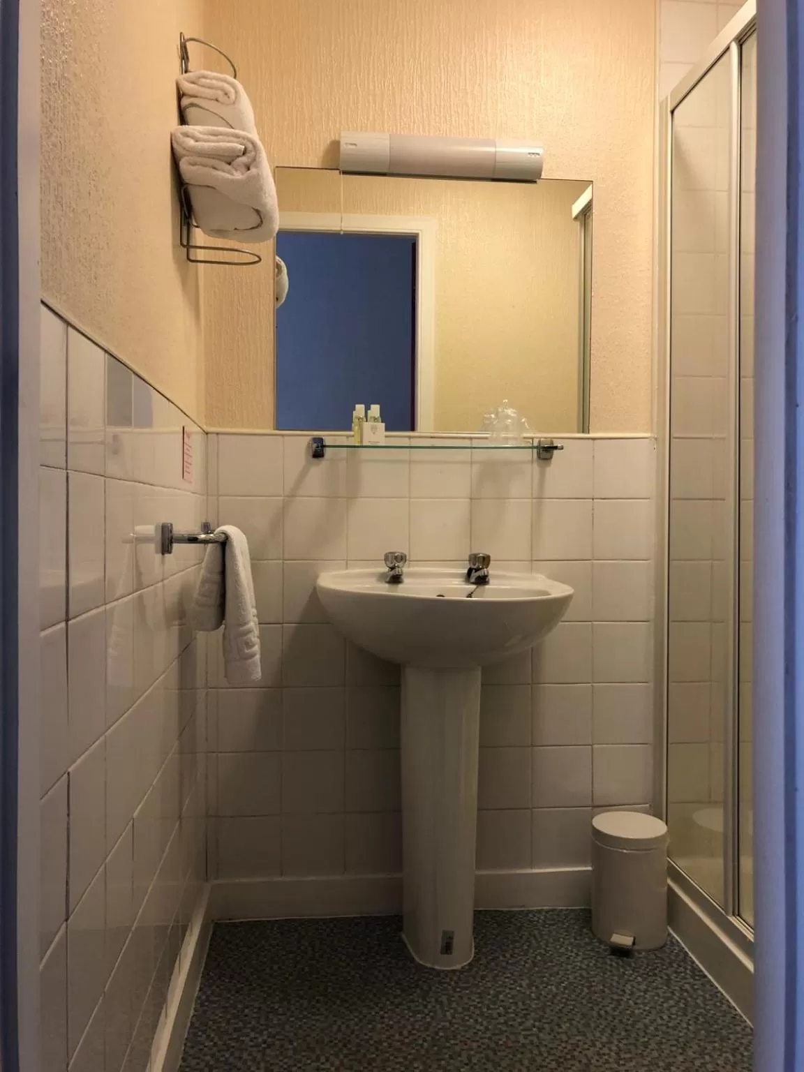 Bathroom in The Elgin Kintore Arms, Inverurie - Heritage Hotel Since 1855