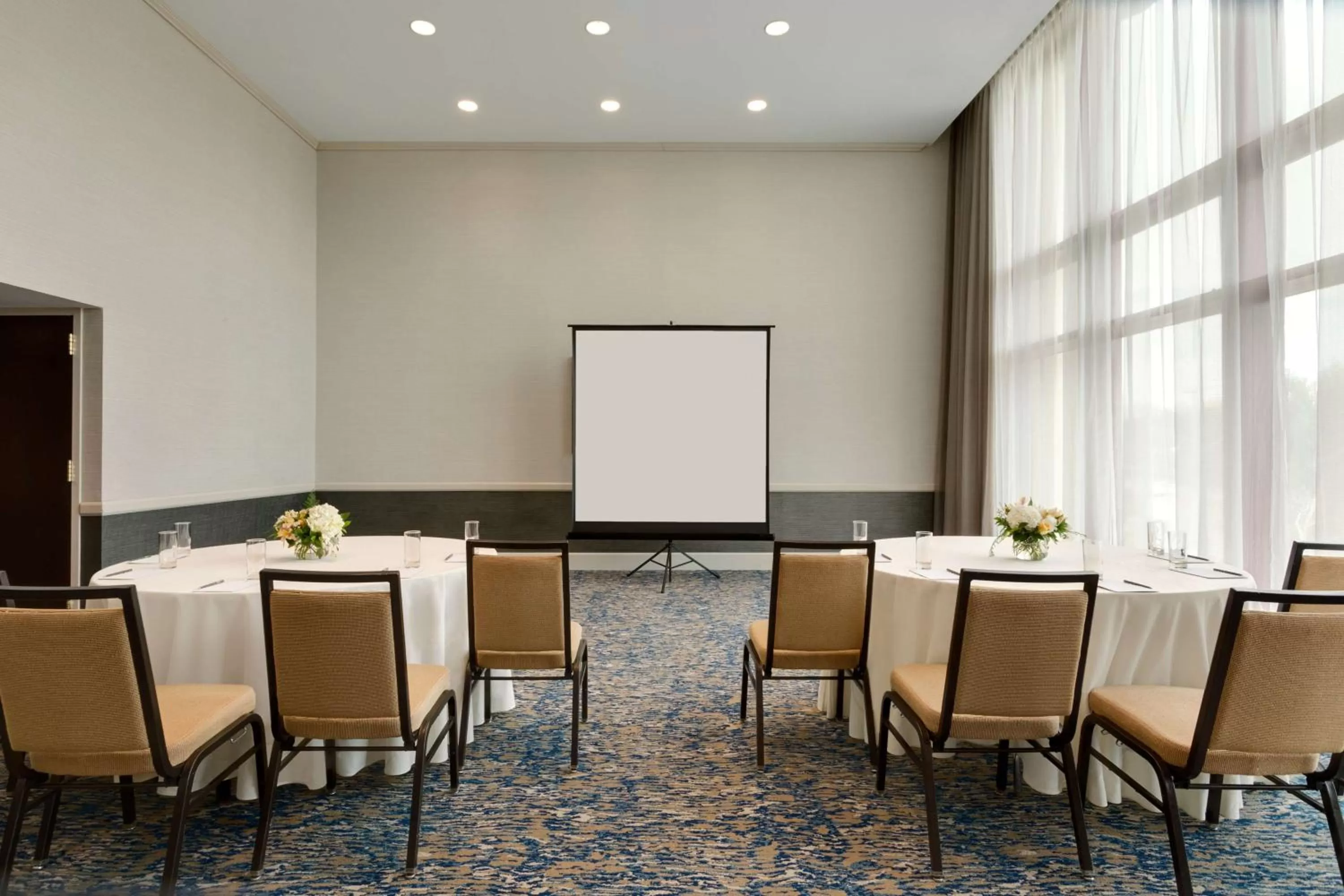 Lobby or reception in Embassy Suites by Hilton Boston Waltham