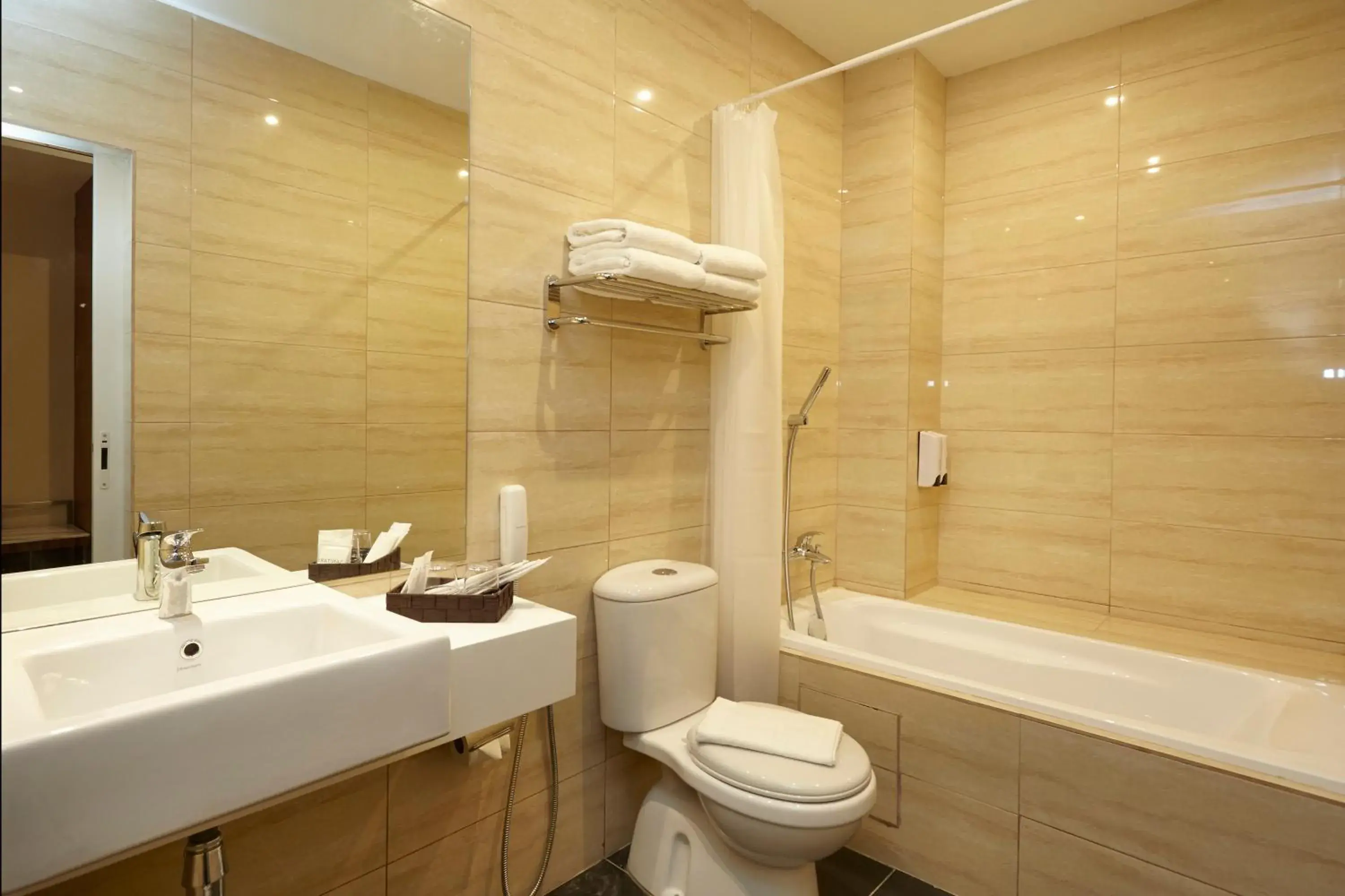 Bathroom in Hotel Six Seasons @ Mid Valley Bathroom in Hotel Six Seasons @ Mid Valley