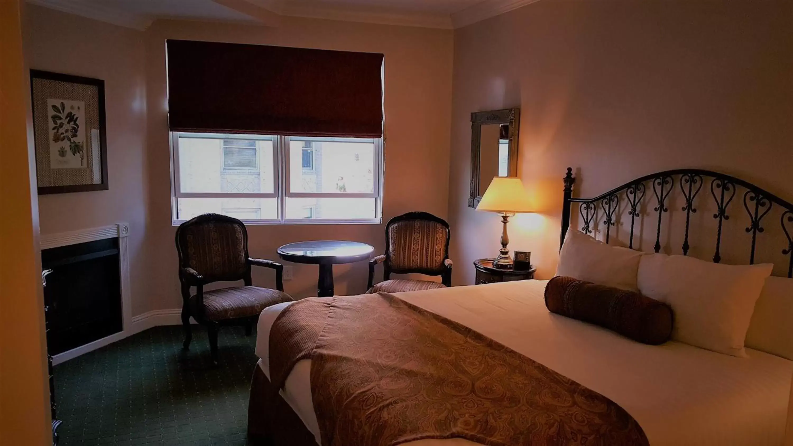 Spring, Bed in The Monterey Hotel Spring, Bed in The Monterey Hotel