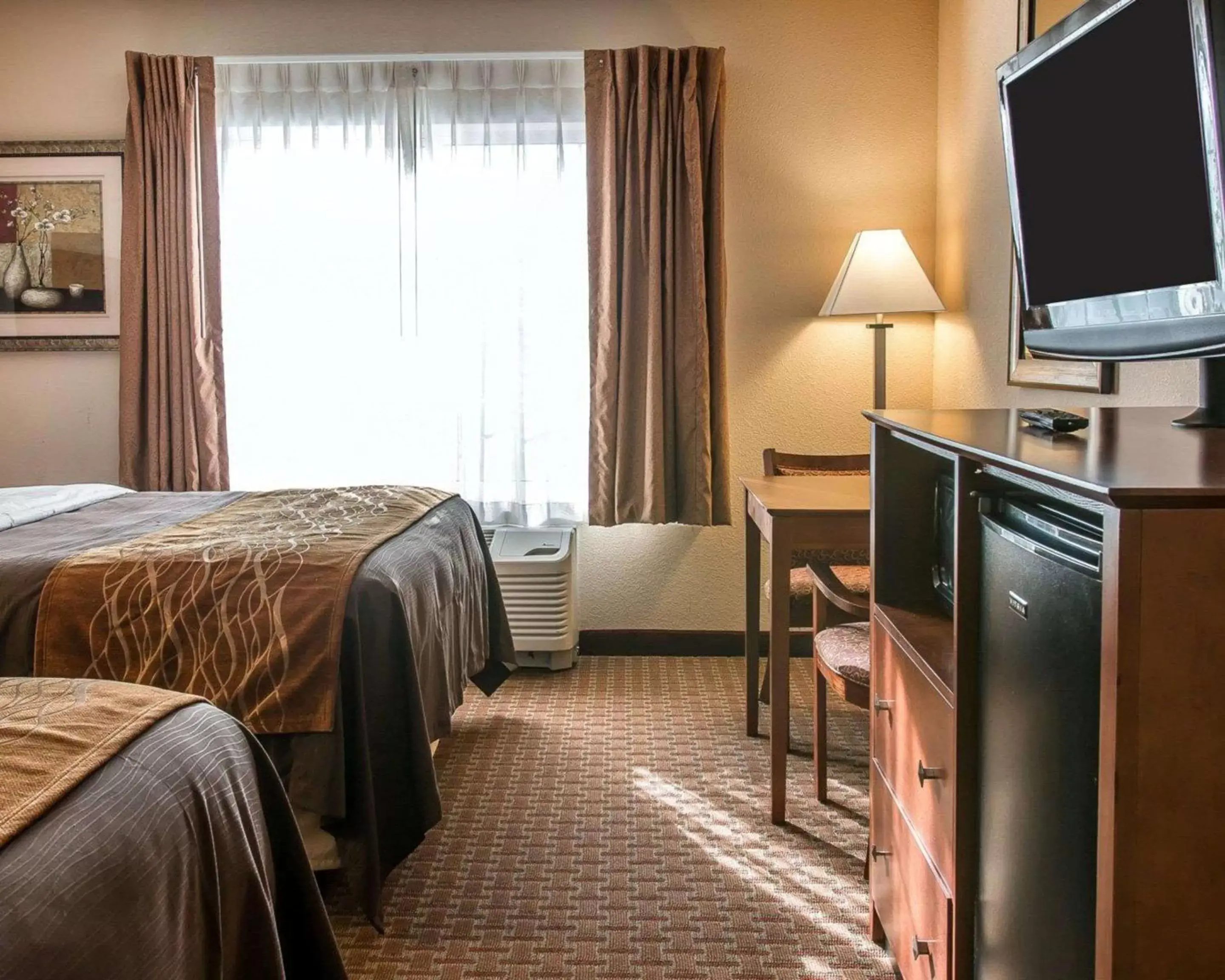 Photo of the whole room, Bed in Quality Inn Near Interstate I94