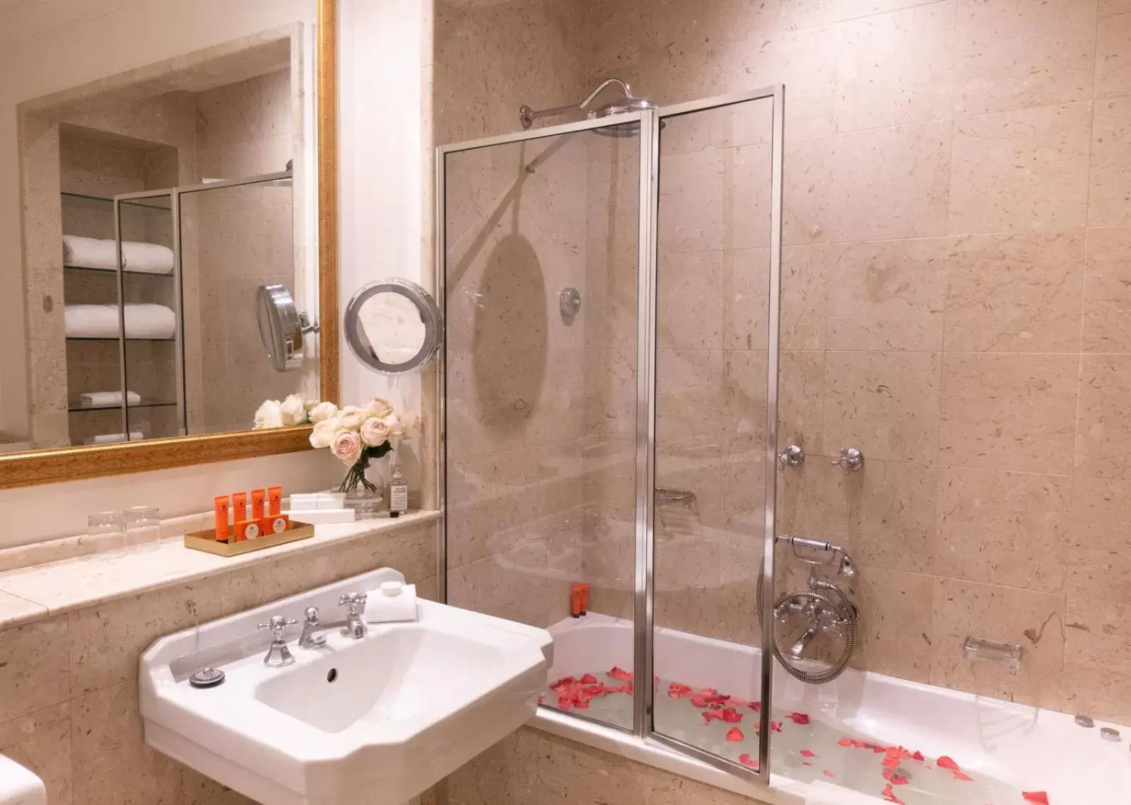 Shower, Bathroom in The Hotel Windsor