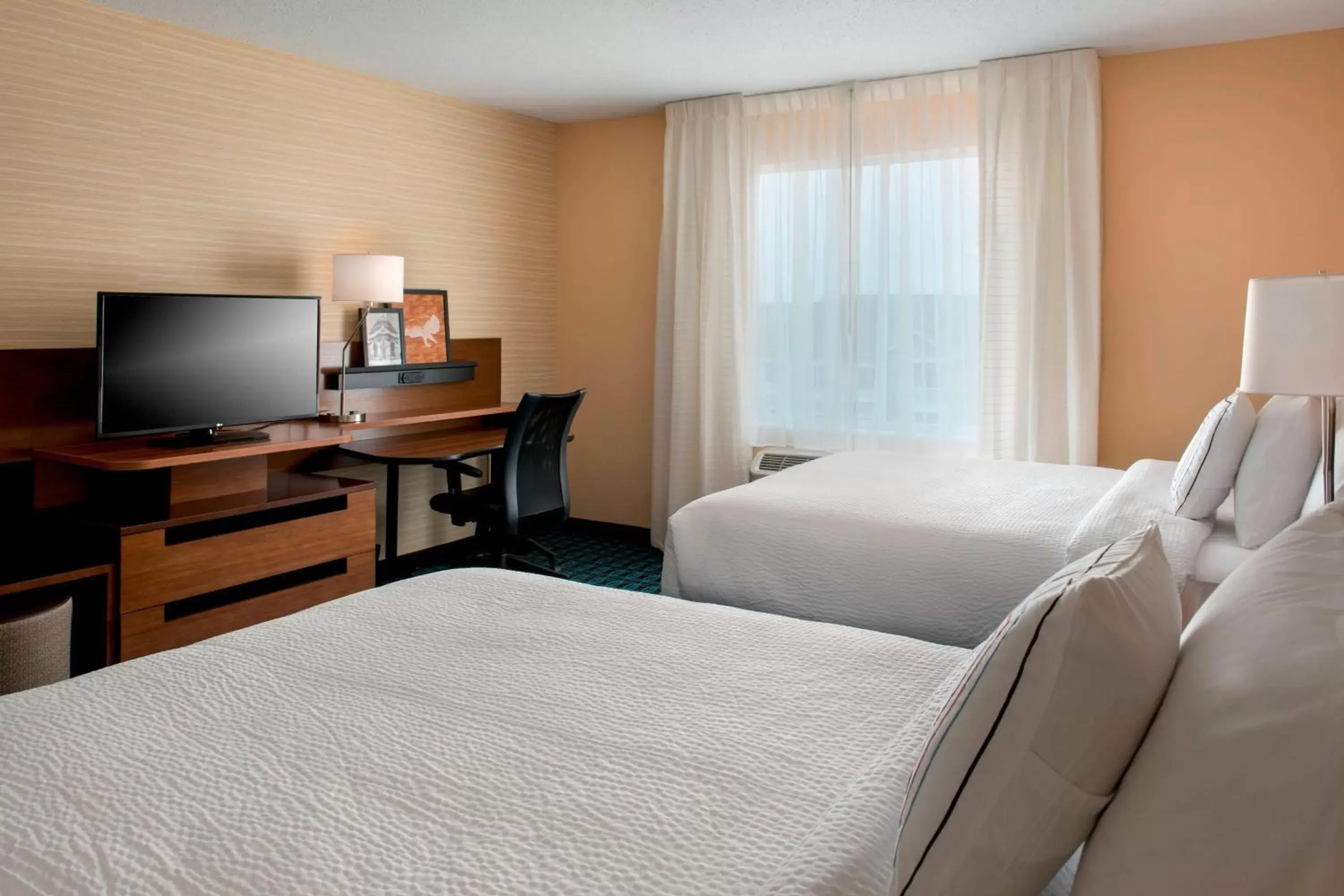 Photo of the whole room, Bed in Fairfield Inn & Suites by Marriott Buffalo Amherst/University