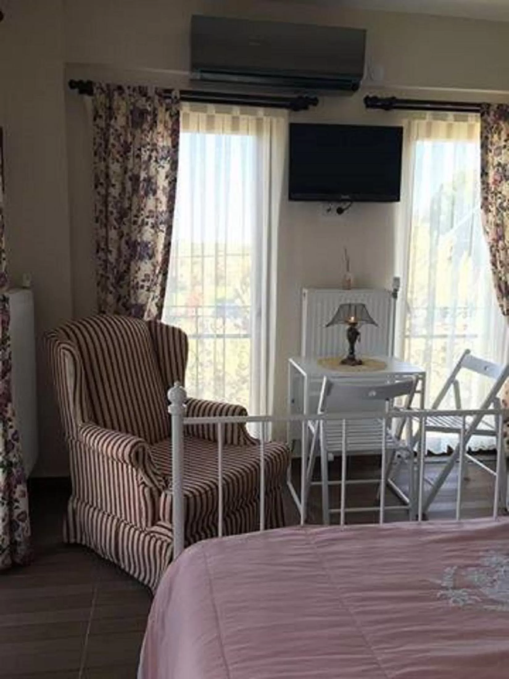 Spring, Bed in Ede Apart Otel