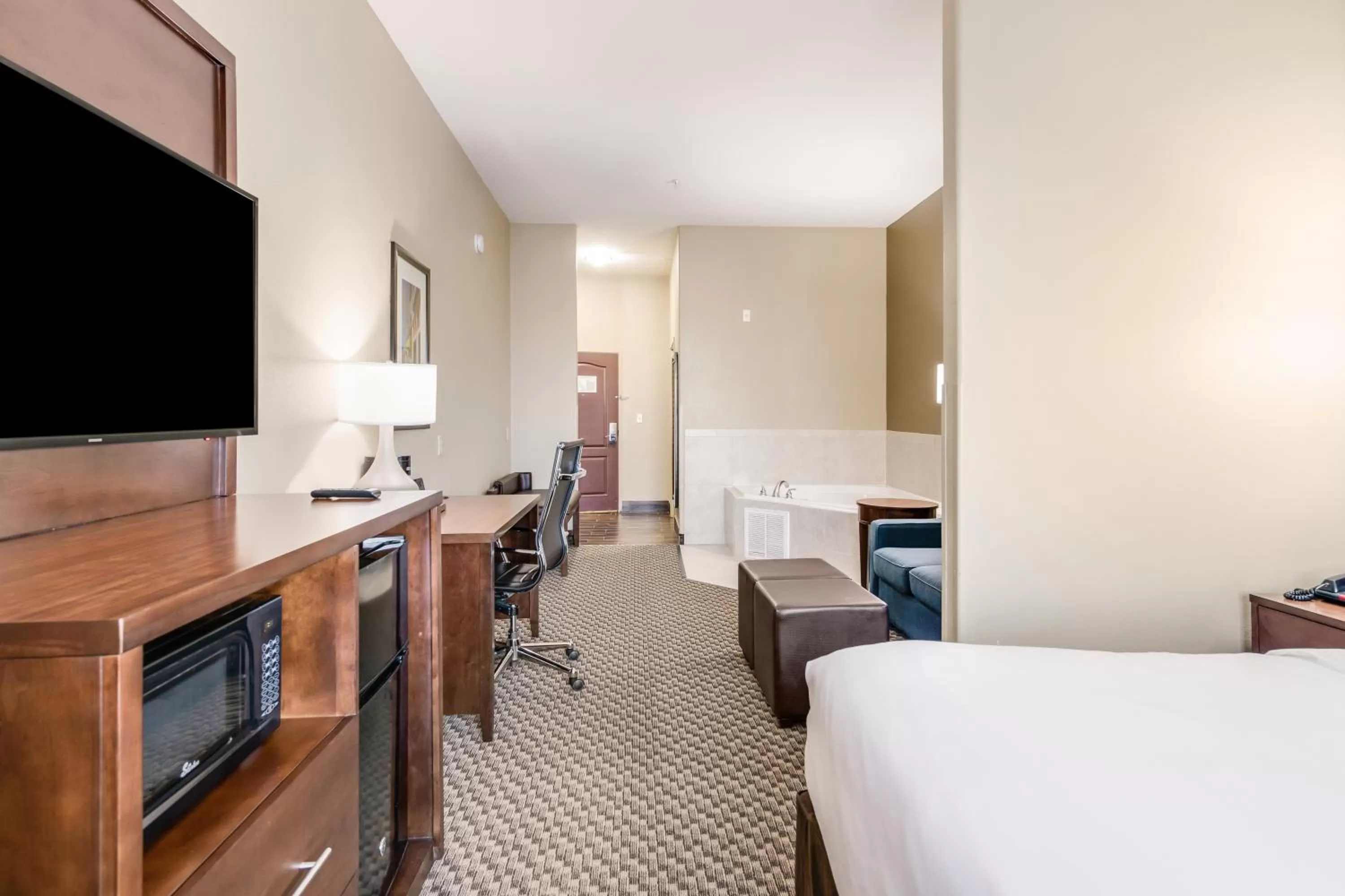 Bed in Comfort Suites Fort Stockton