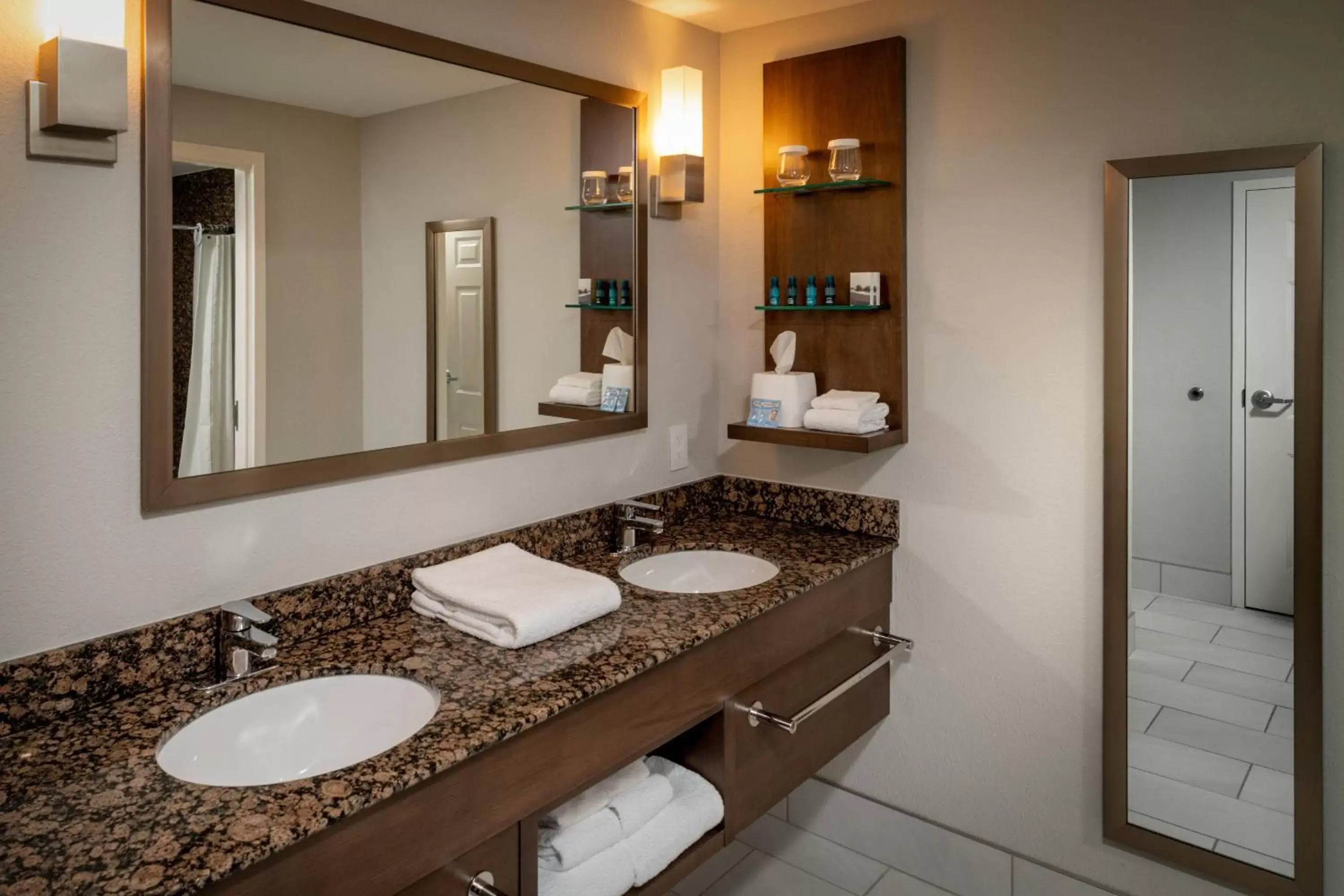 Bathroom in Delta Hotels by Marriott Huntington Mall