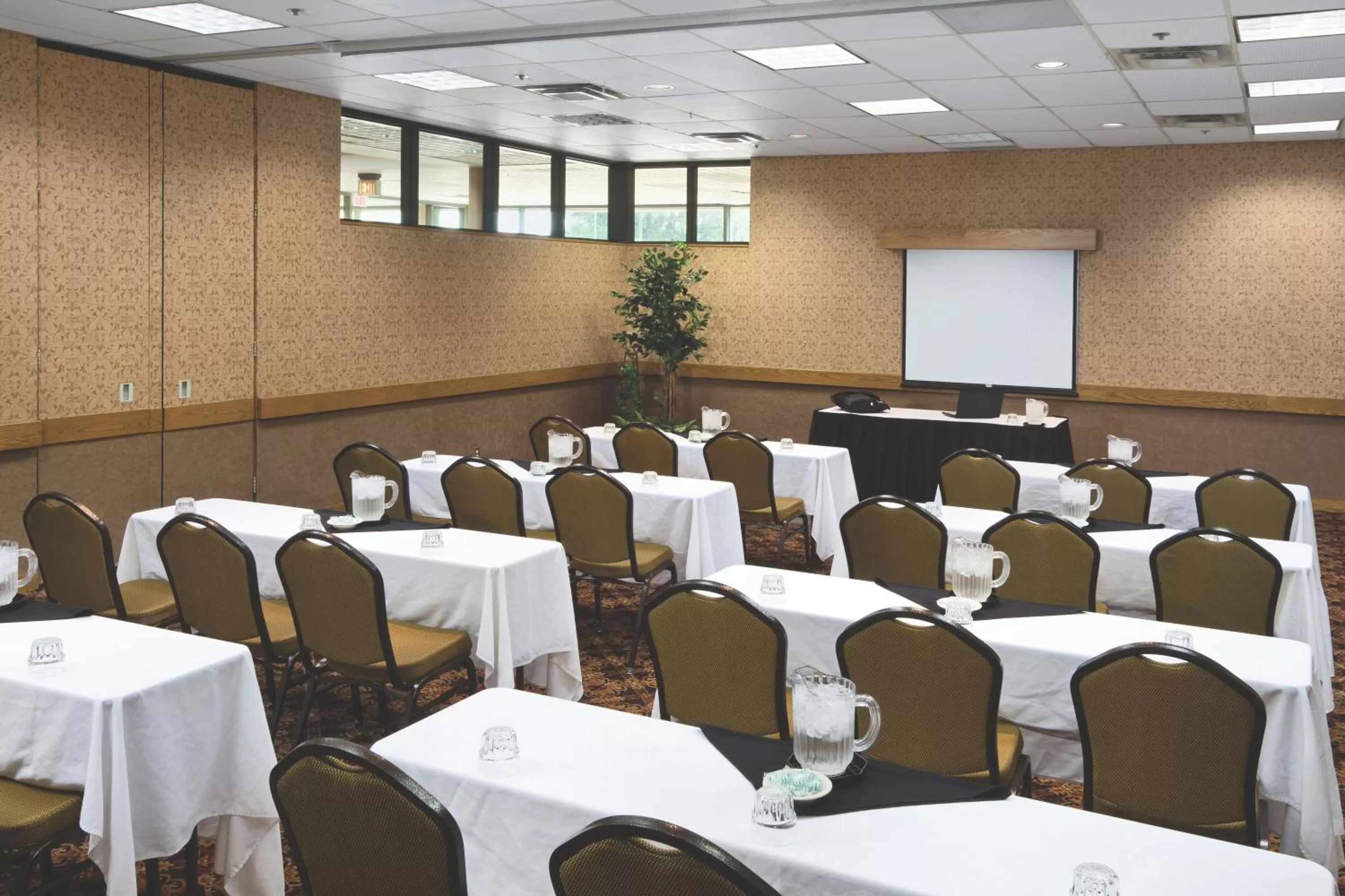 Business facilities in Ramkota Hotel Pierre