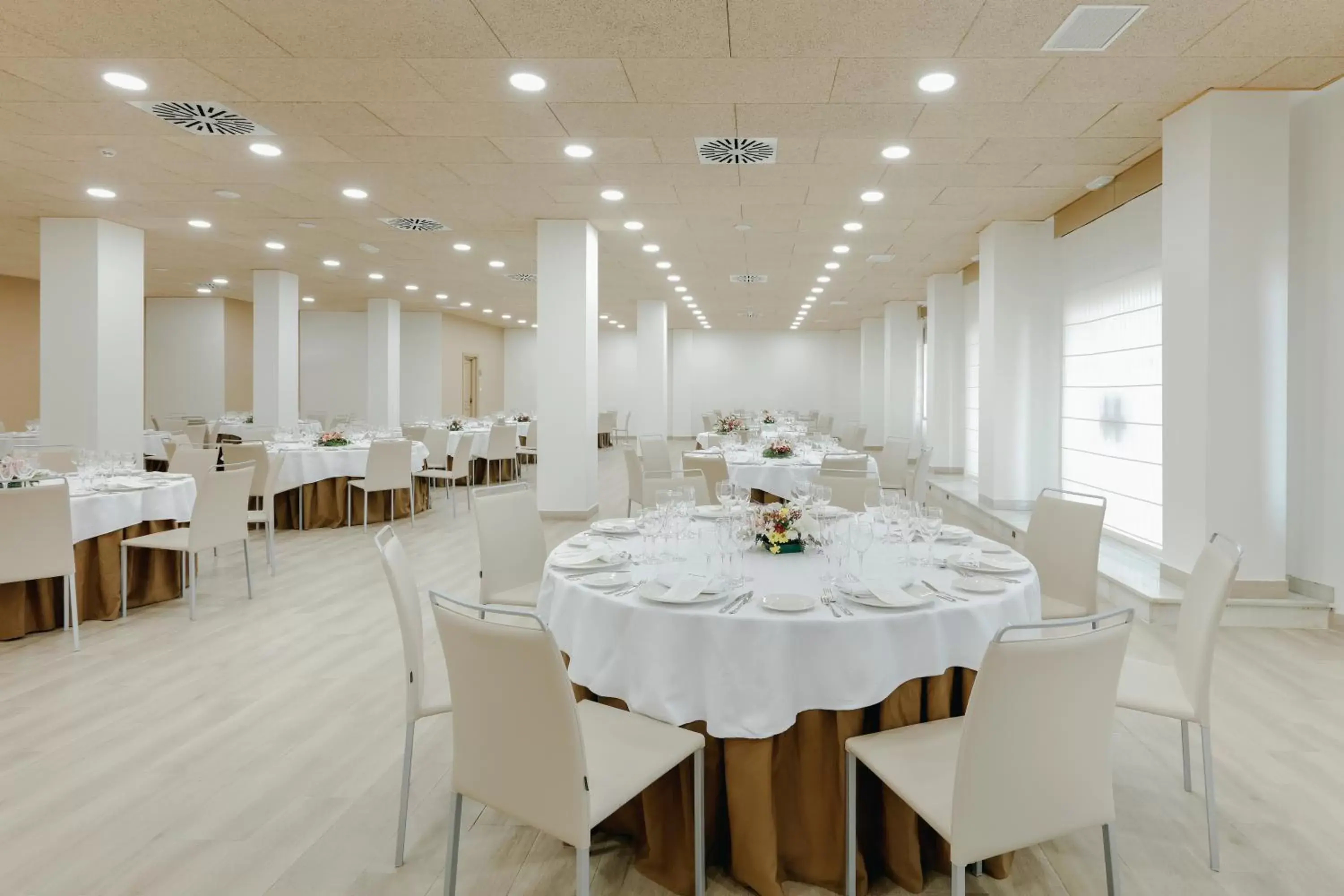 Banquet/Function facilities, Restaurant/Places to Eat in Hesperia Córdoba