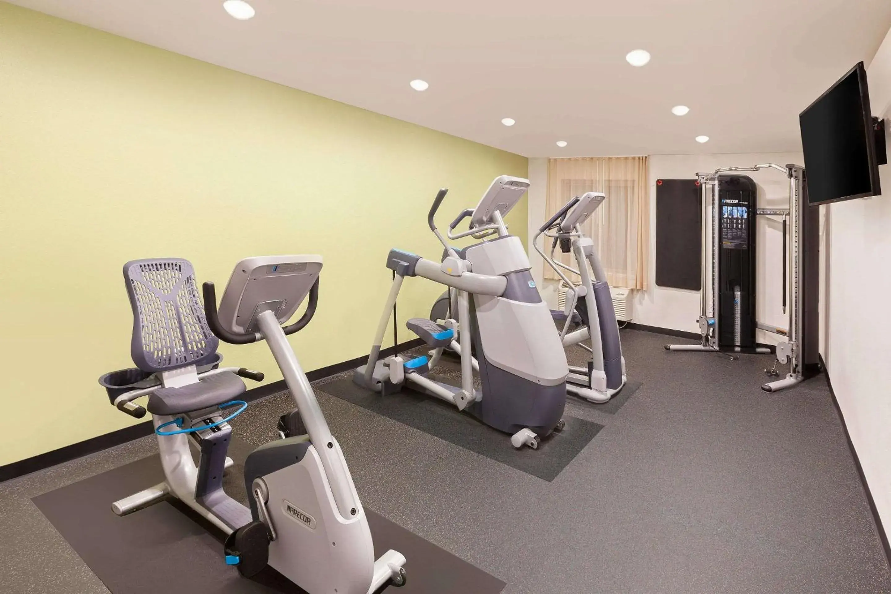 Fitness centre/facilities, Fitness Center/Facilities in WoodSpring Suites Las Colinas
