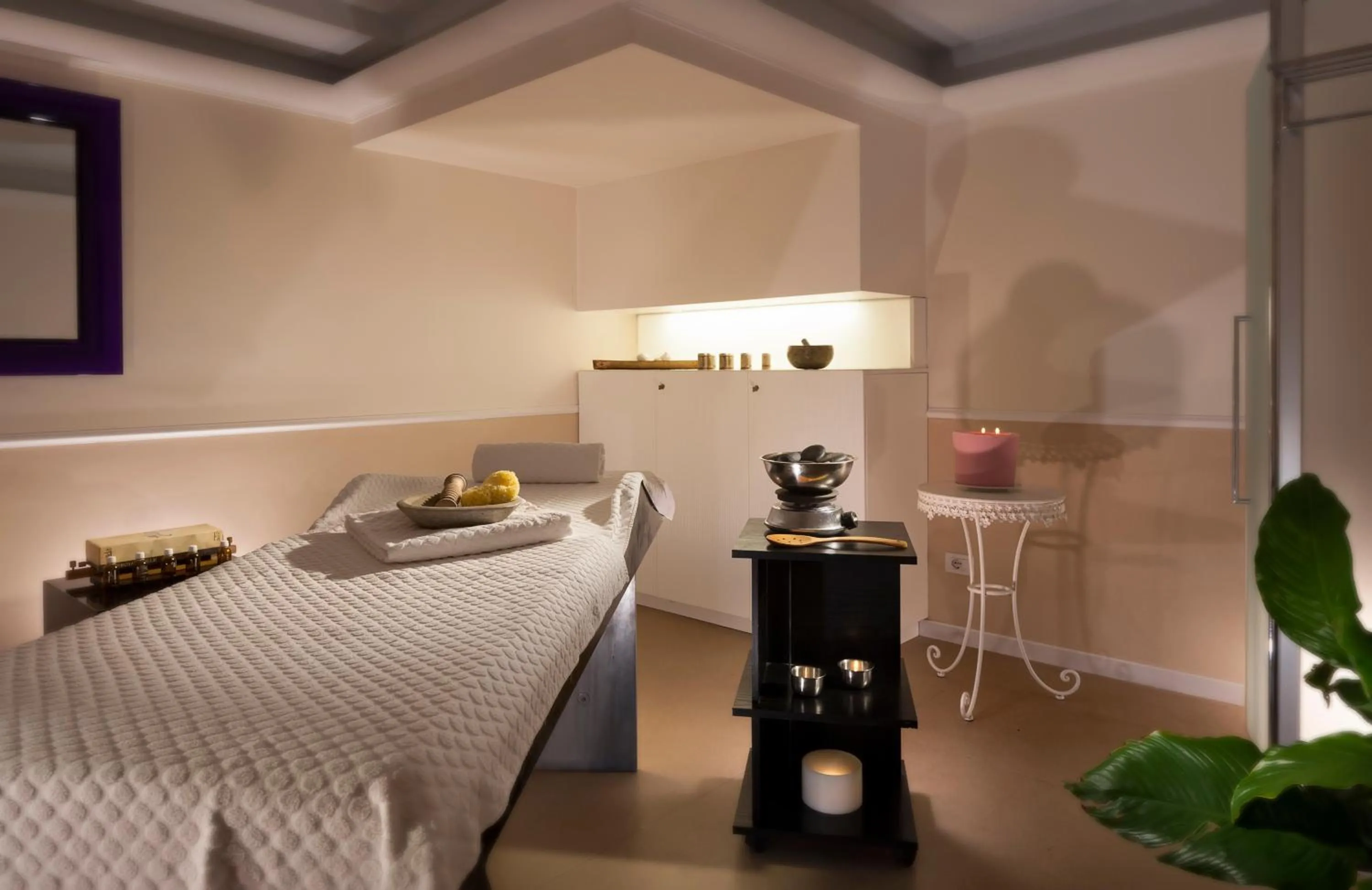 Massage, Bed in Hotel Milton Rimini
