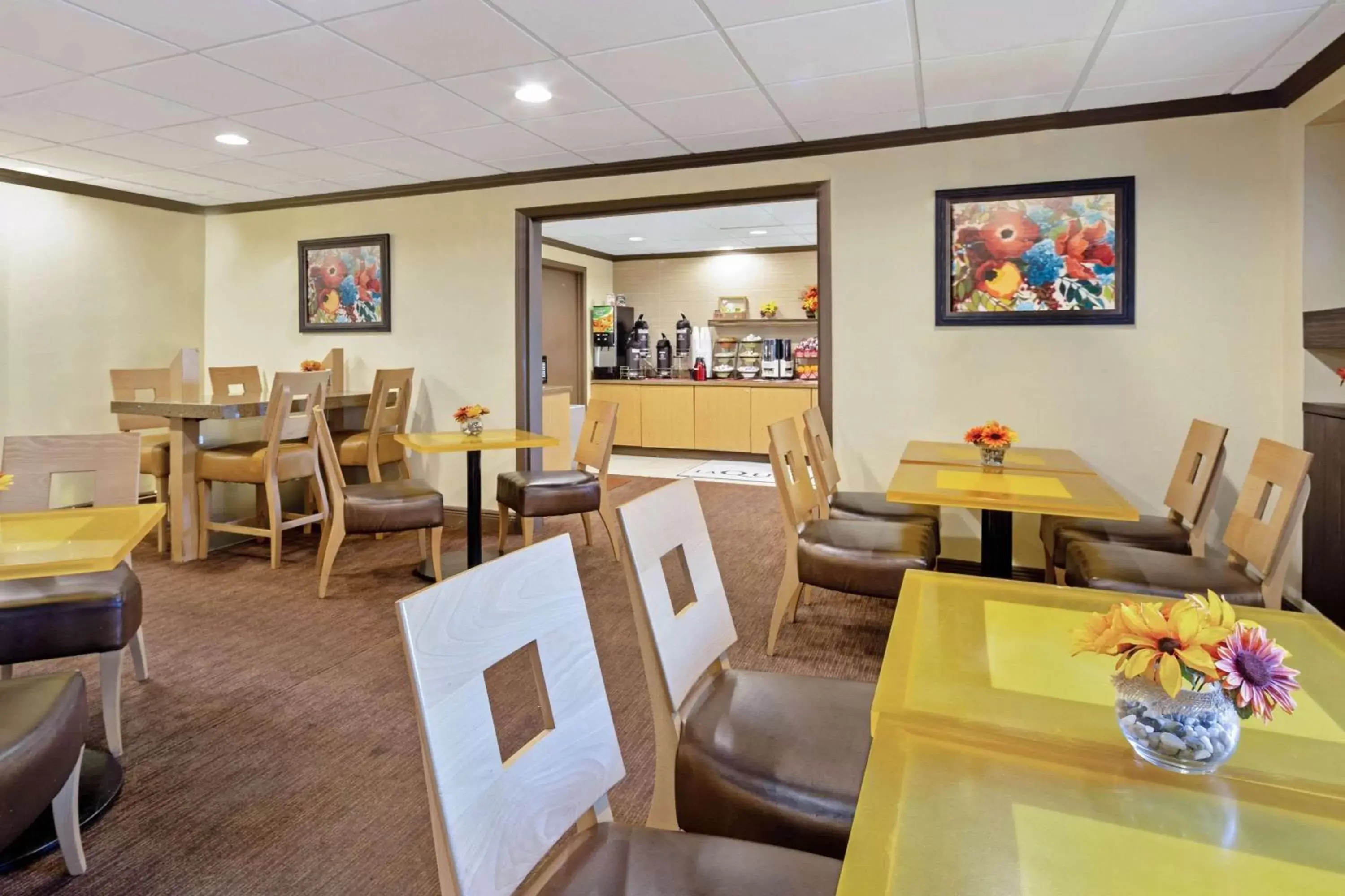 Restaurant/Places to Eat in La Quinta Inn & Suites by Wyndham Miami Cutler Bay