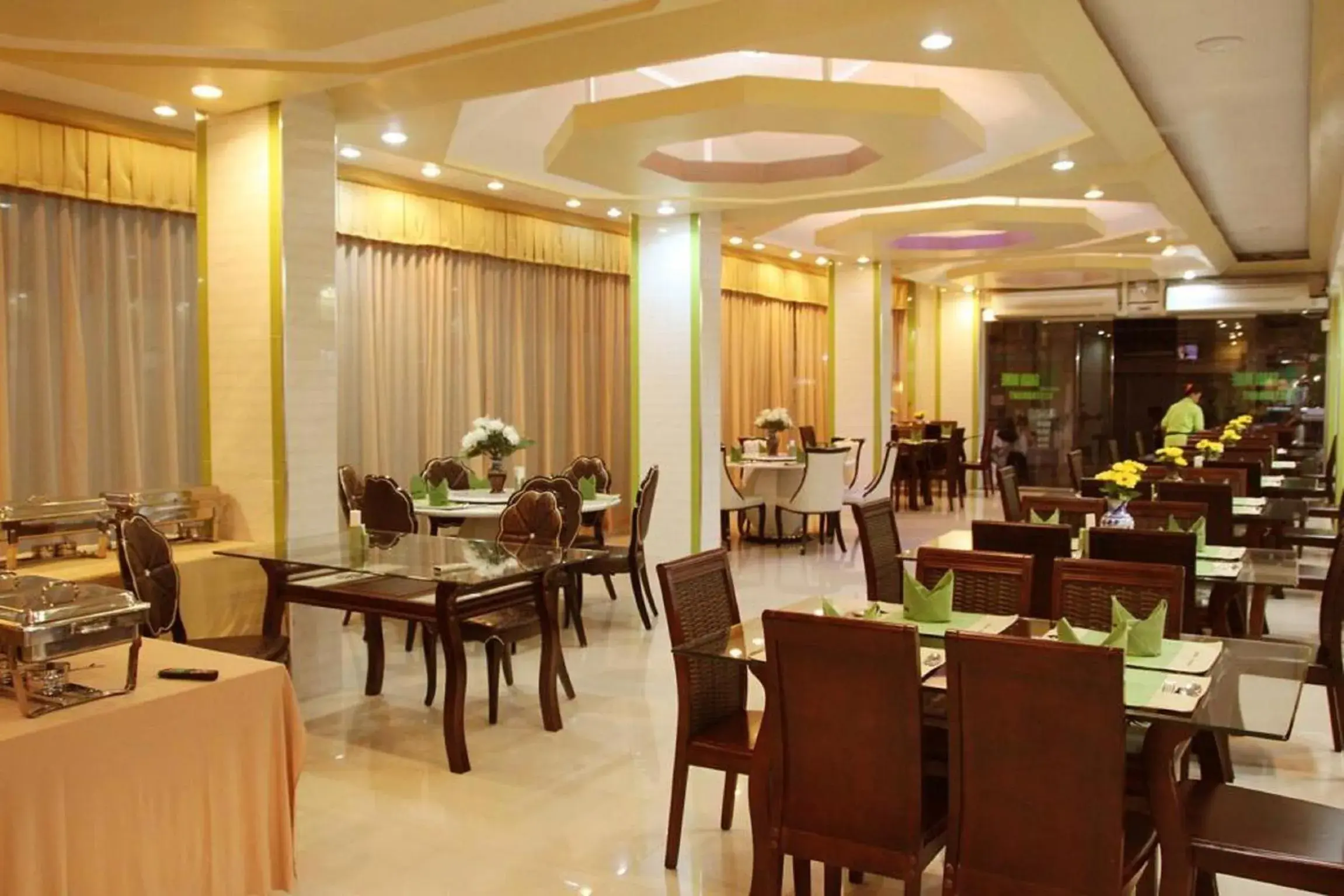 Restaurant/places to eat in Visiting Card Hotel & Resort Restaurant/places to eat in Visiting Card Hotel & Resort