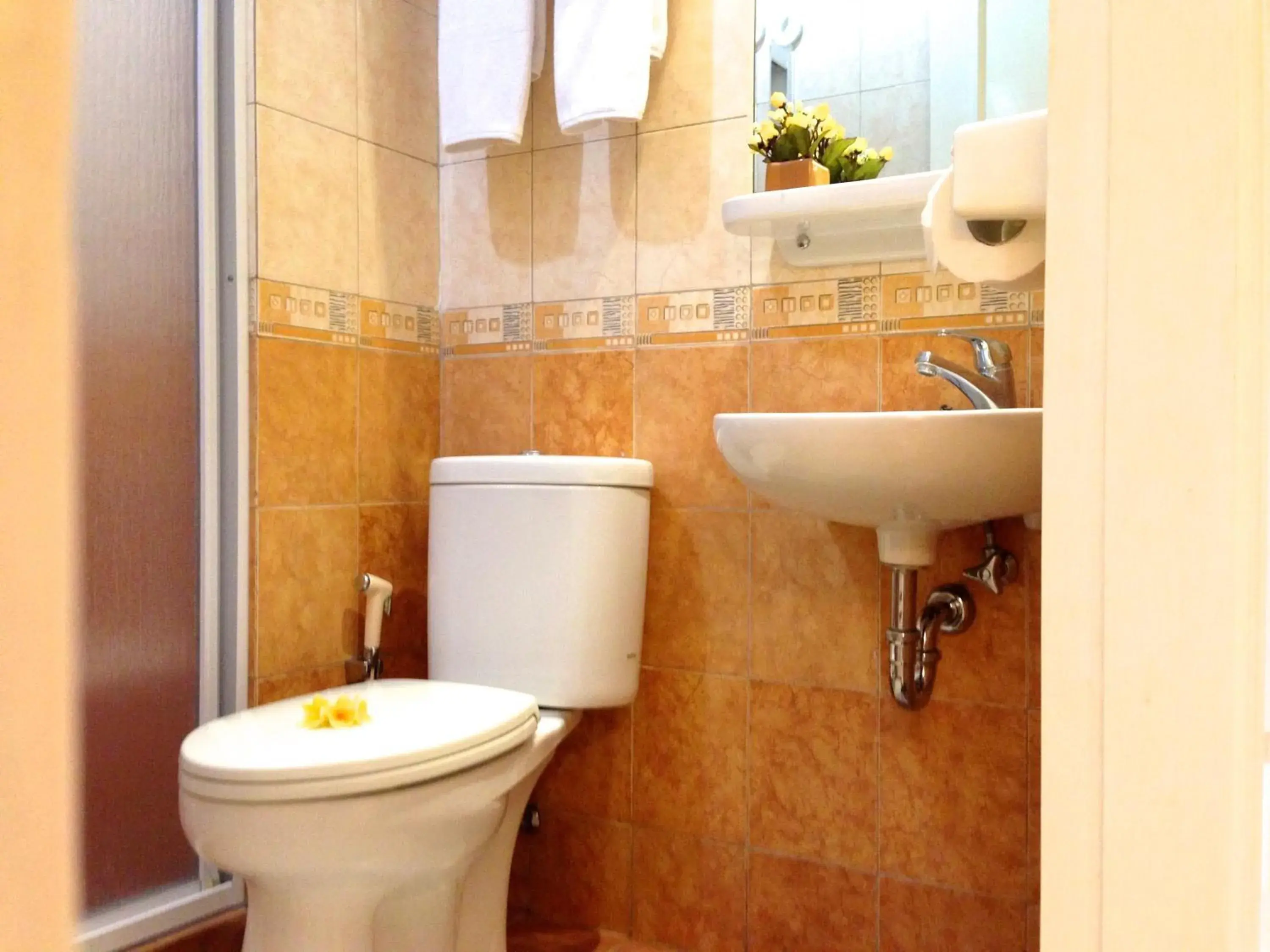 Bathroom in Ravarine Suite Apartment