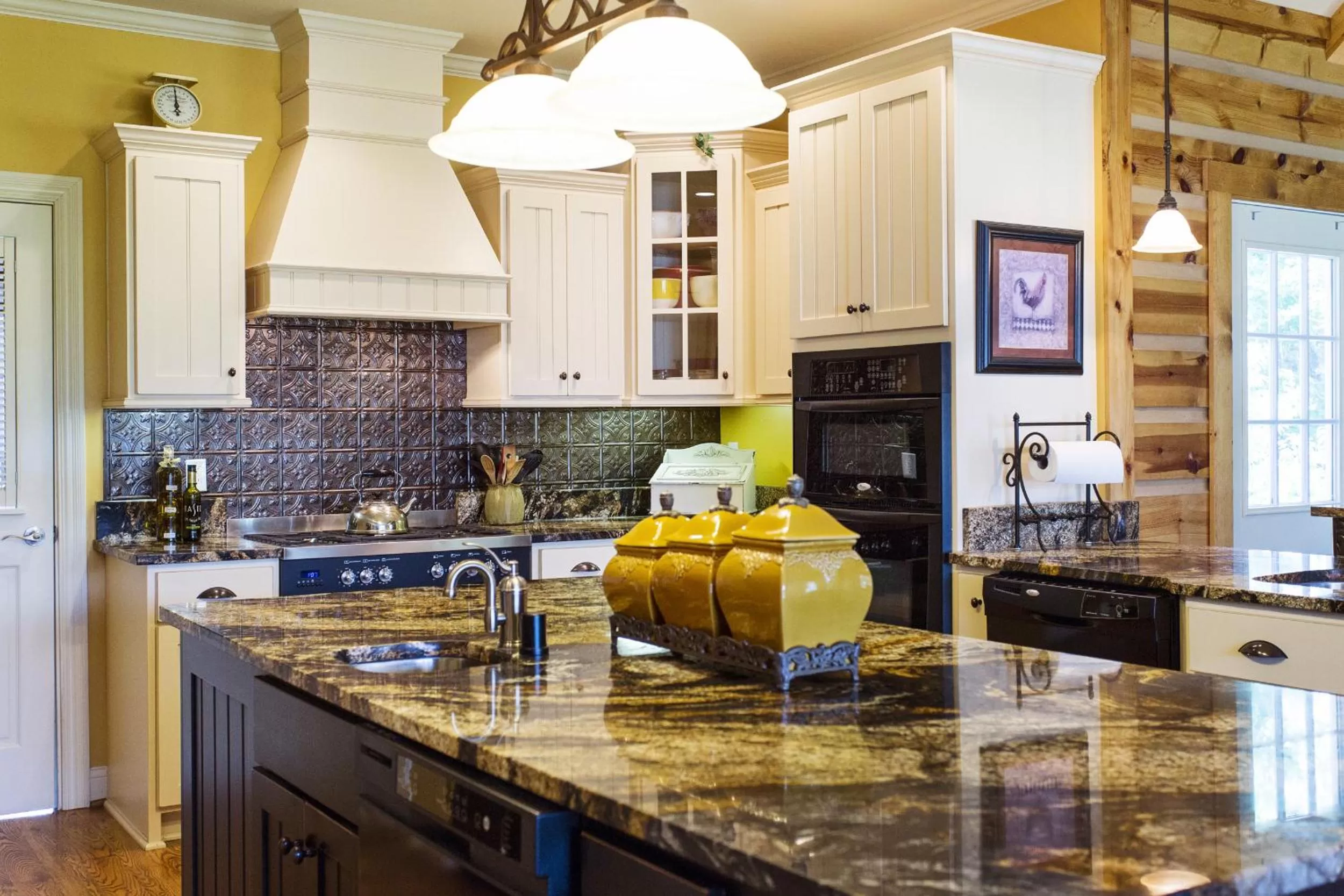 Kitchen or kitchenette in Pillow and Paddock B&B