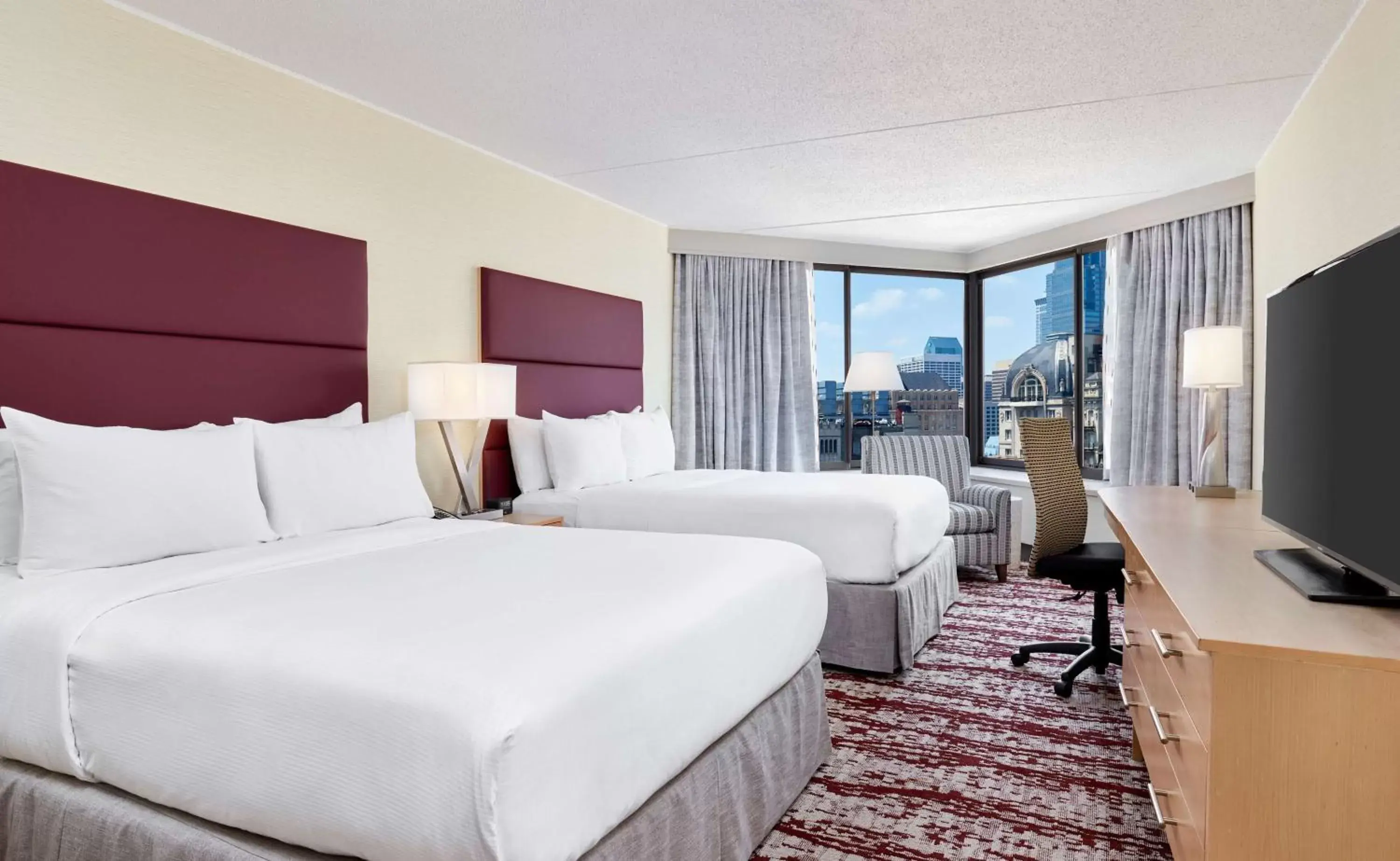 Bed in DoubleTree by Hilton Philadelphia Center City