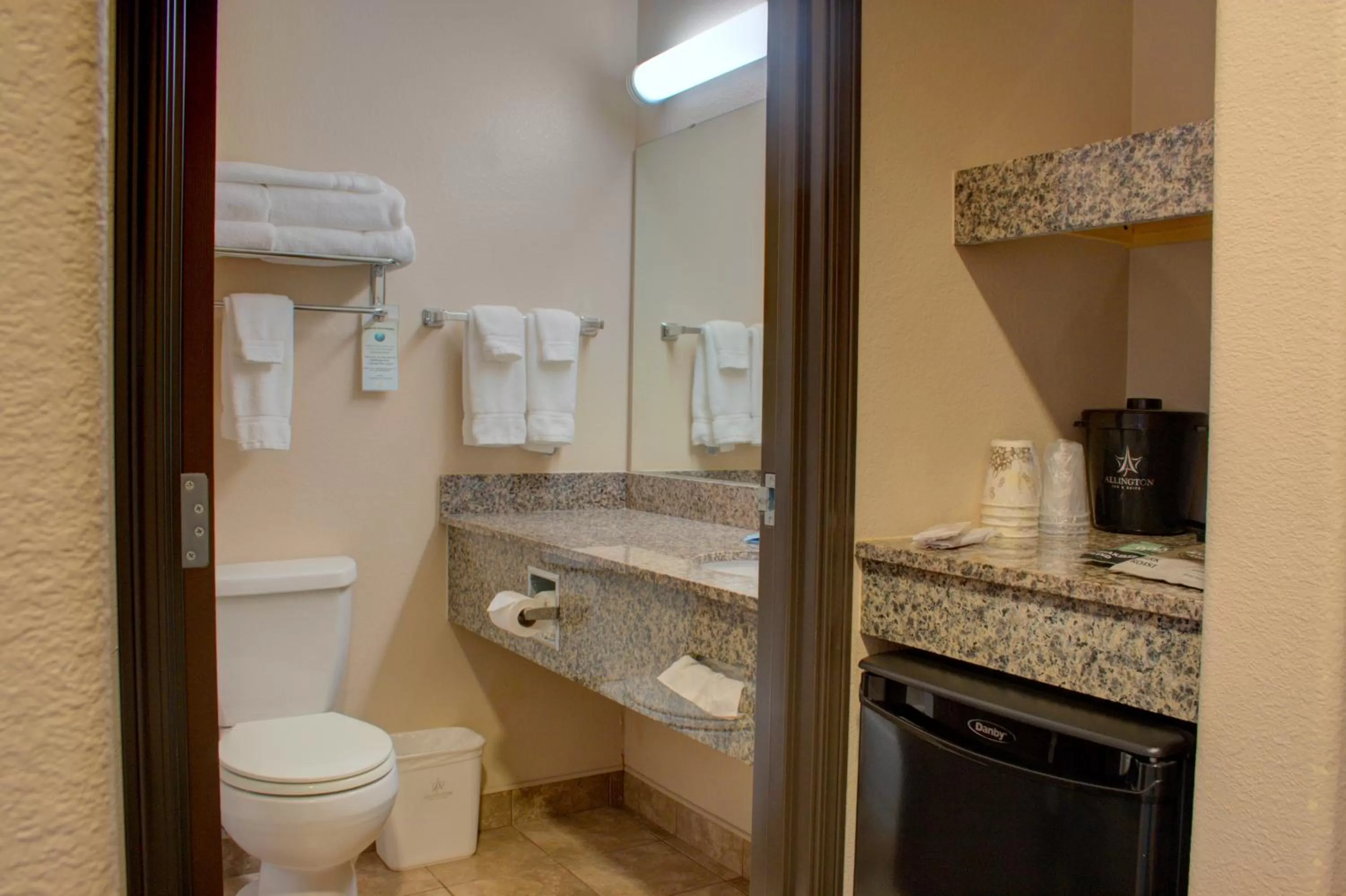 Bathroom in Allington Inn & Suites Kremmling
