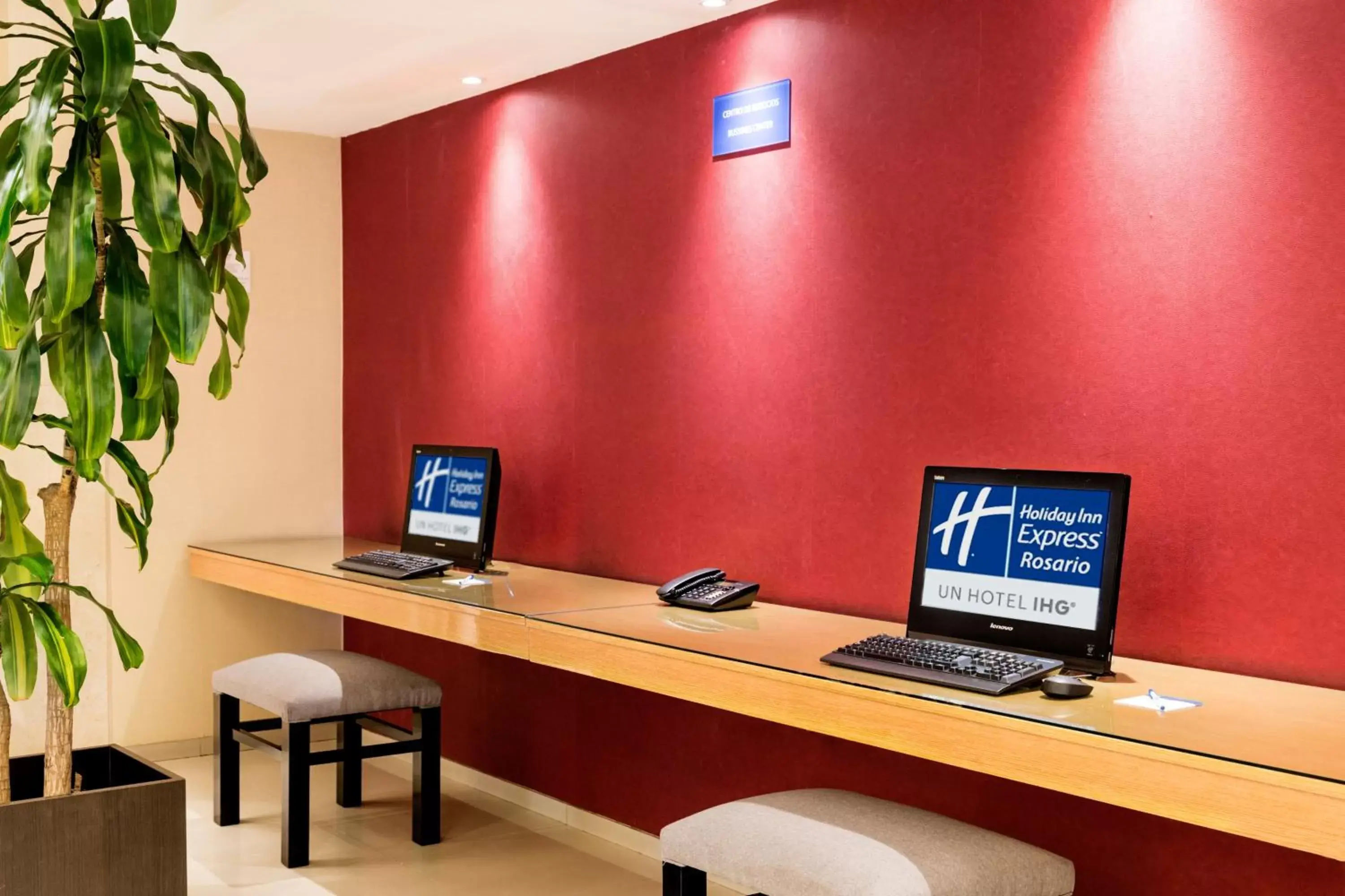 Area and facilities in Holiday Inn Express Rosario, an IHG Hotel