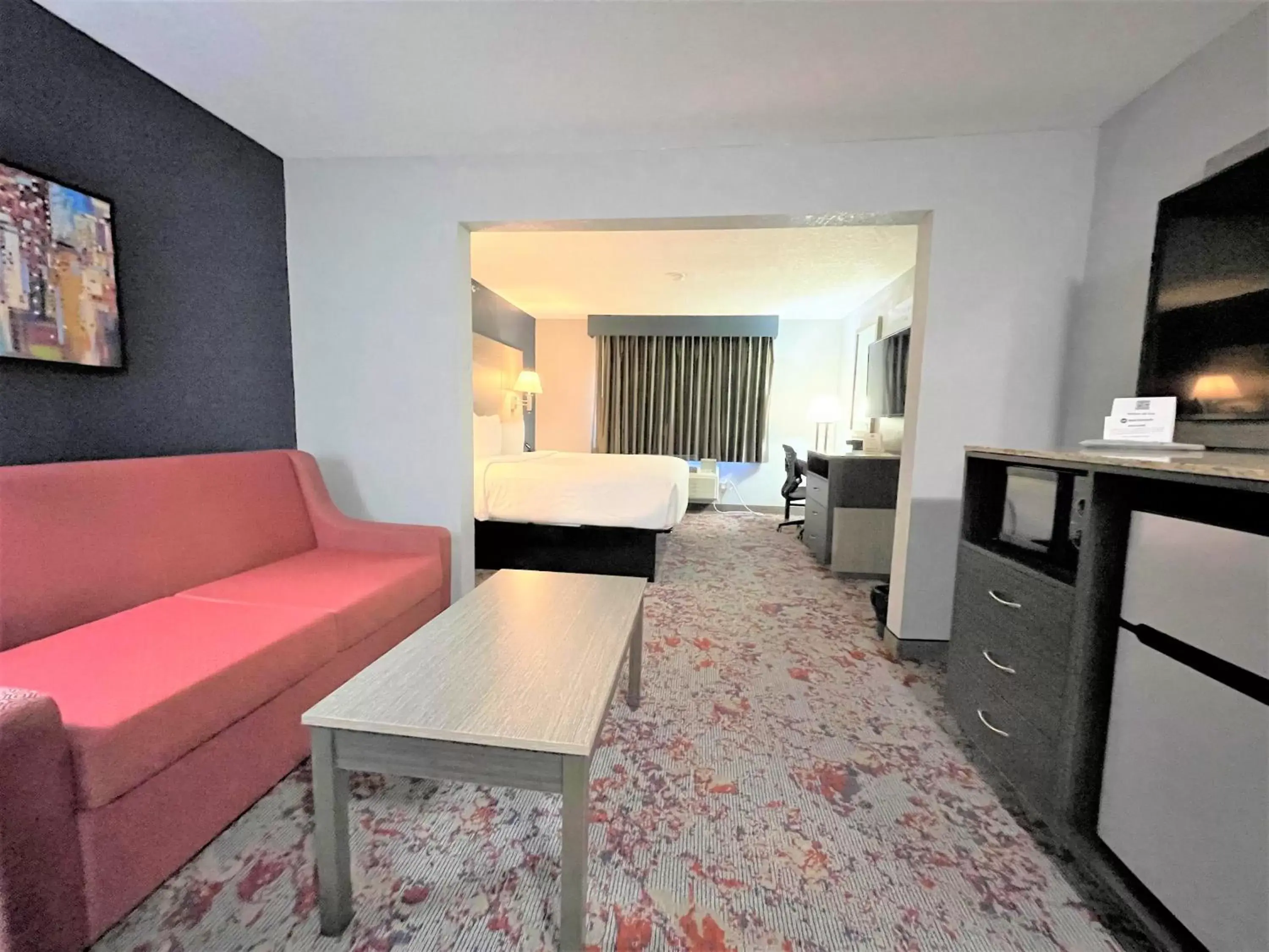 Bedroom, Seating Area in Best Western Kokomo Hotel