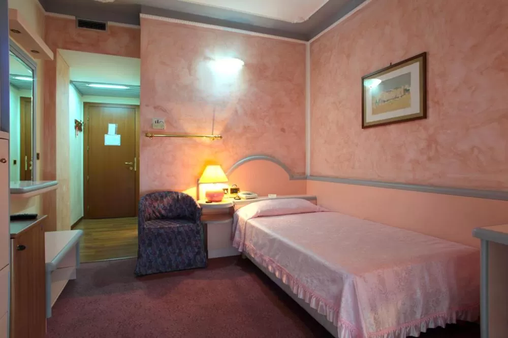 Bedroom, Bed in Hotel Grazia Deledda