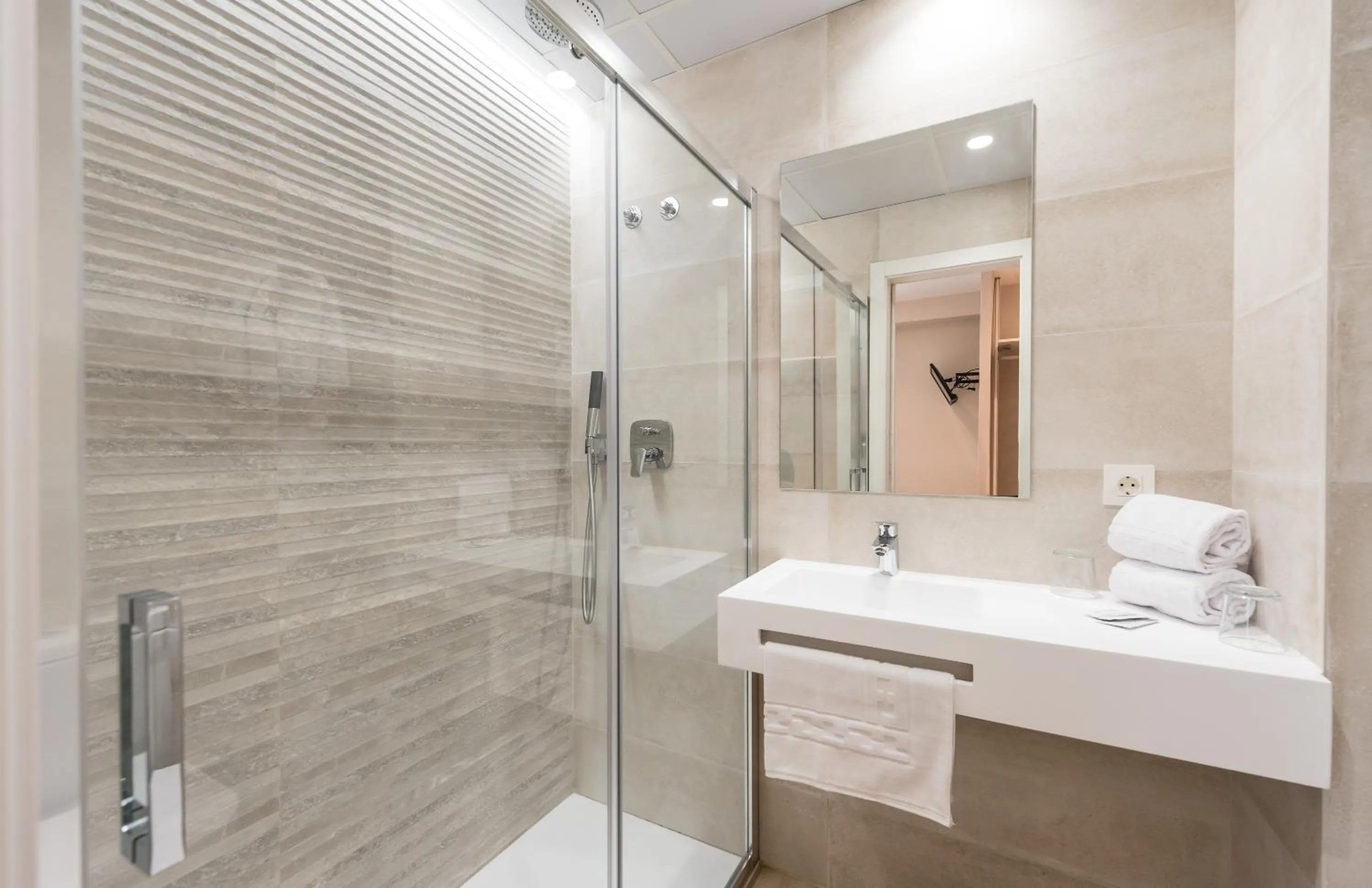 Bathroom in La Lonja