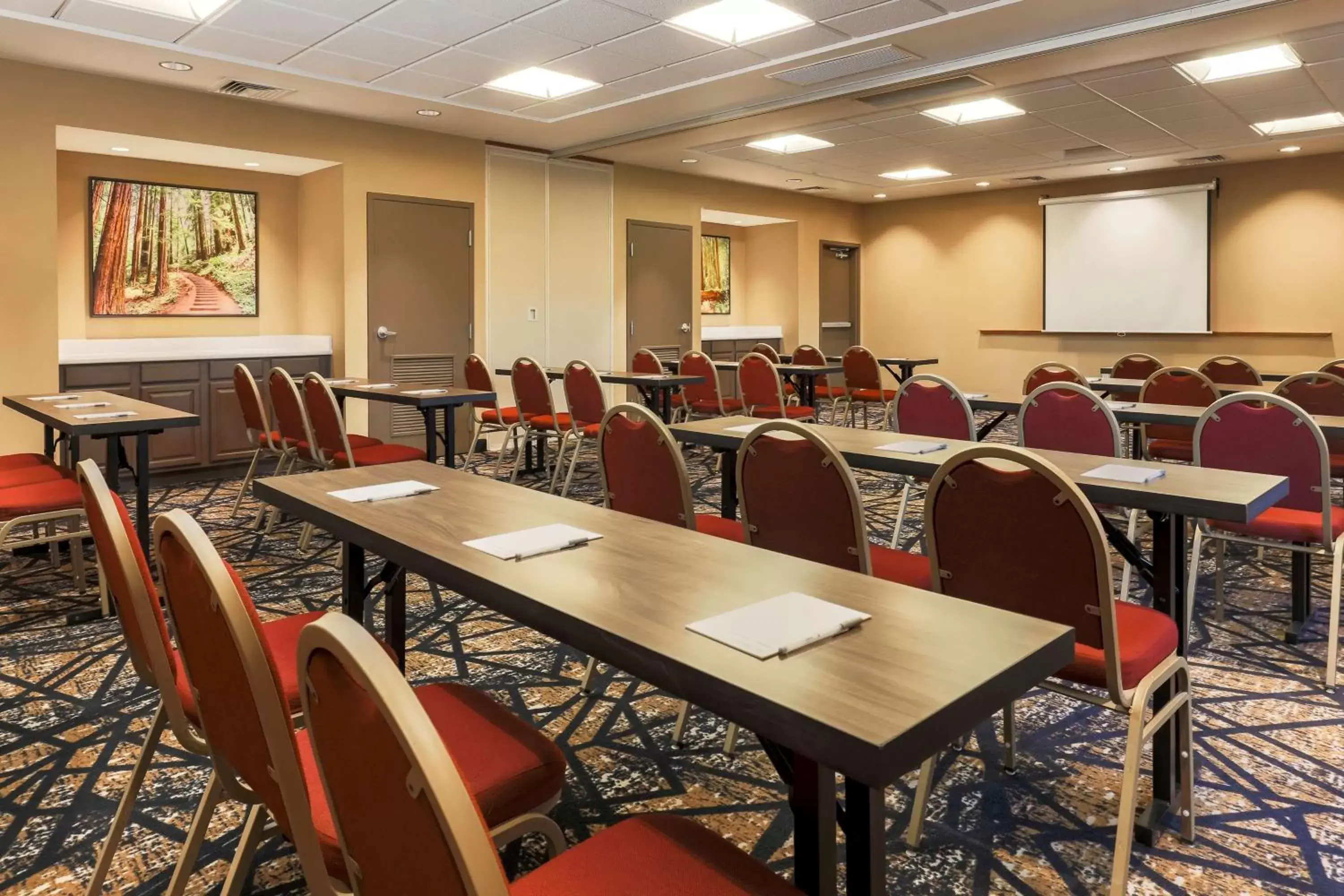 Meeting/conference room in Hampton Inn & Suites Windsor-Sonoma Wine Country
