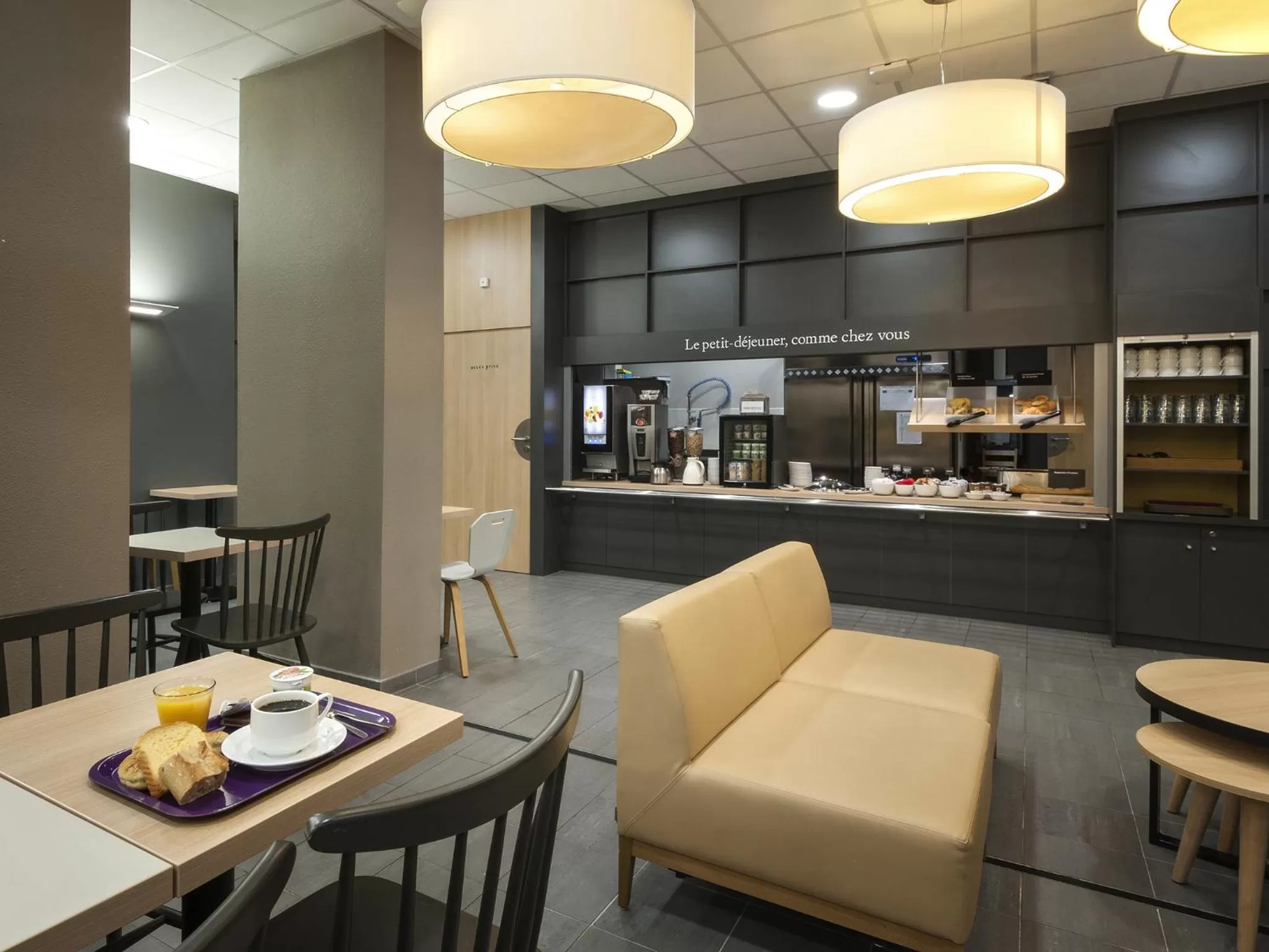 Restaurant/places to eat in B&B HOTEL Lyon Ouest Tassin