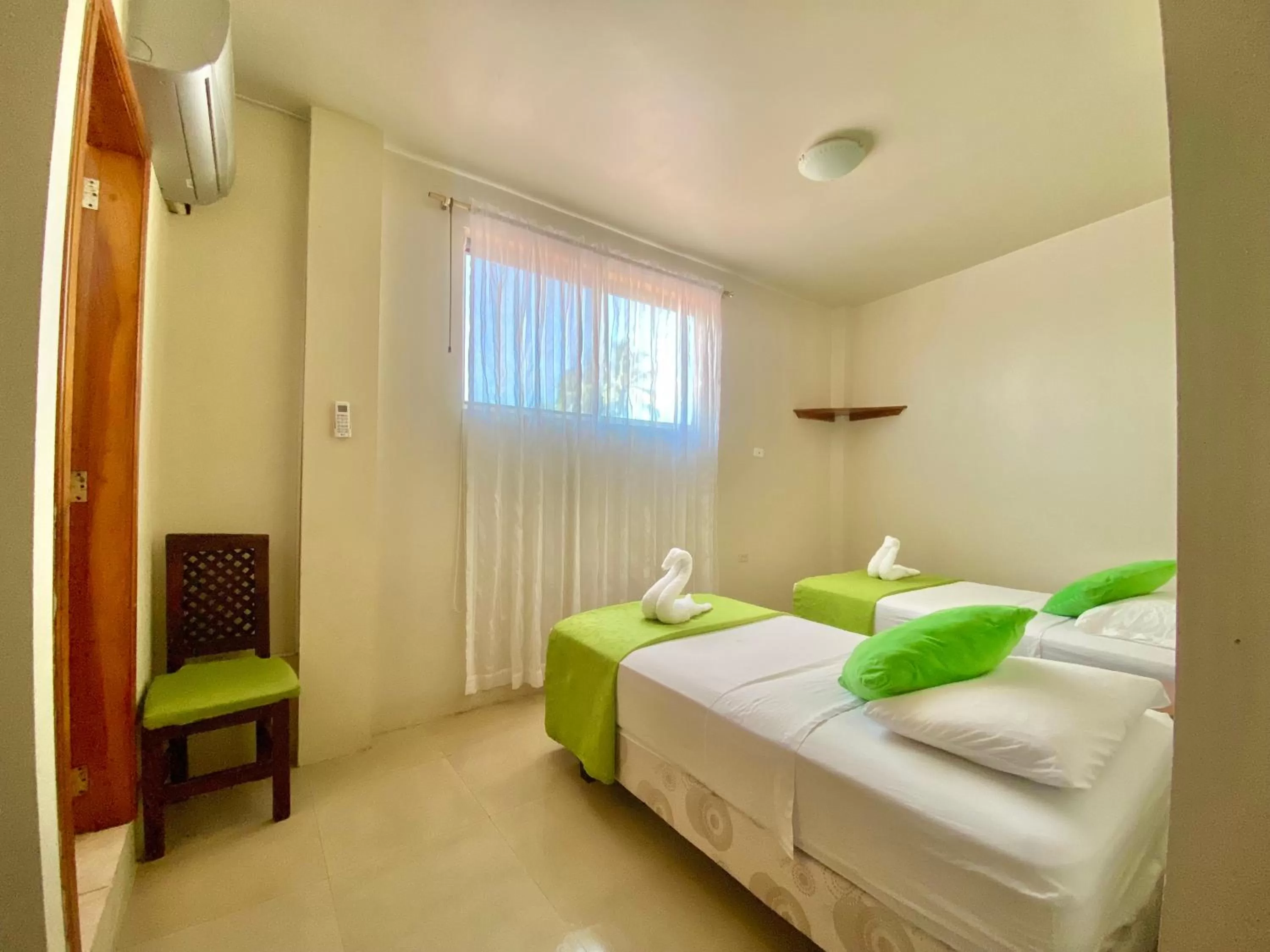 Single Bed in Mixed Dormitory Room in El Rincón de George