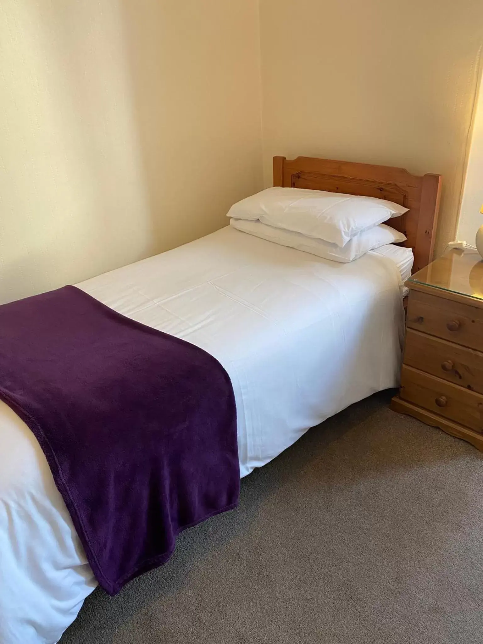 Photo of the whole room, Bed in Paignton Court