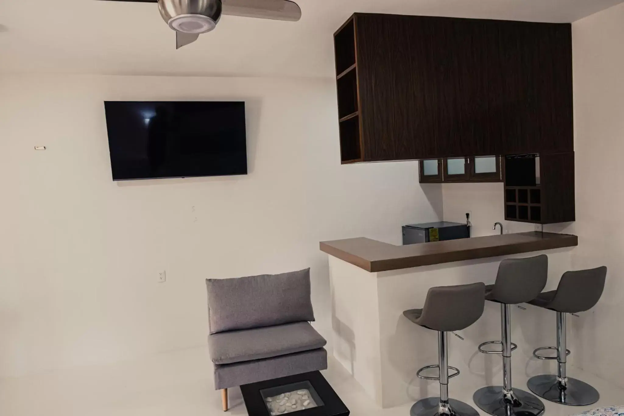 TV and multimedia, TV/Entertainment Center in Royal Palm Bacalar Cabañas & Lagoon Club