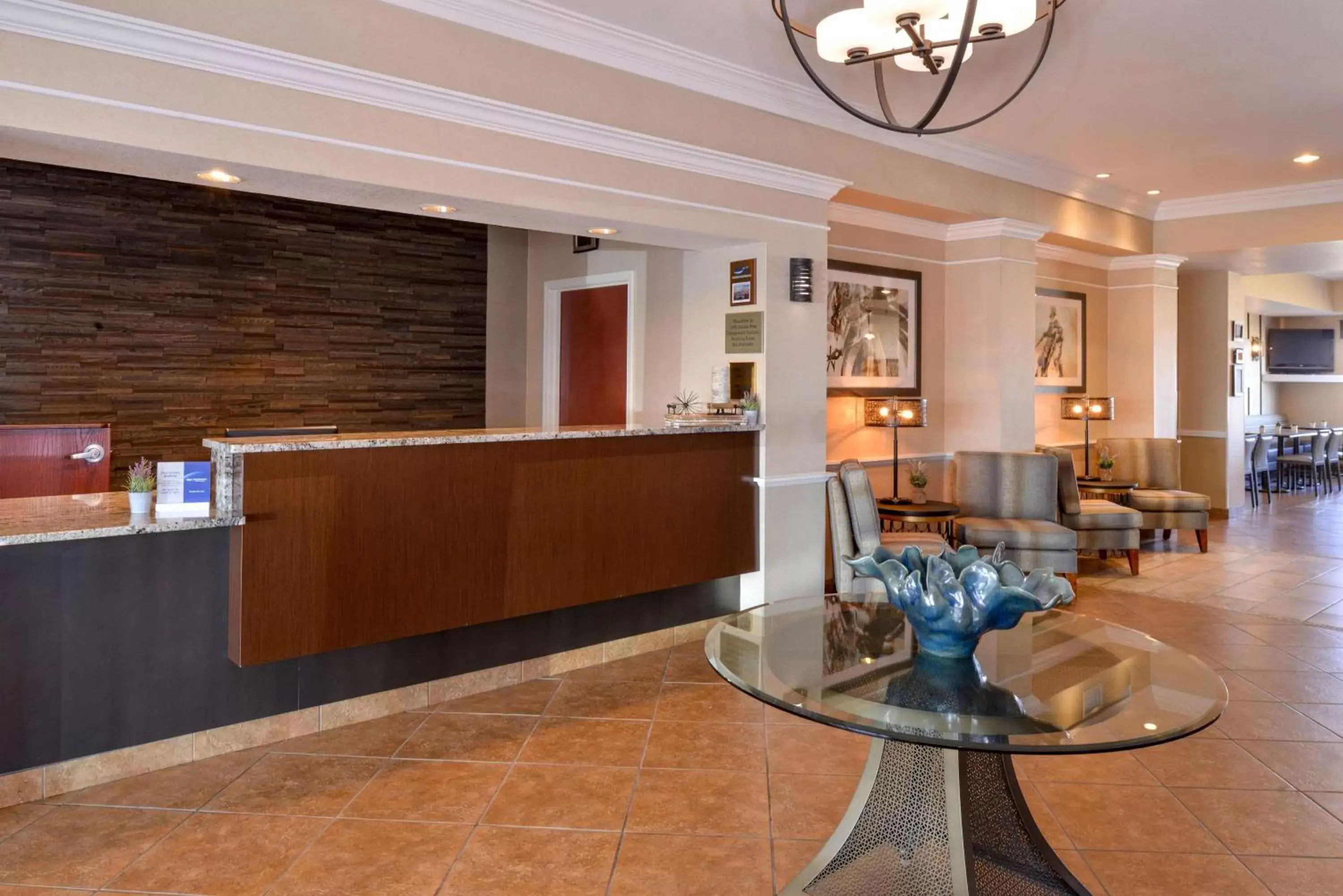 Facade/entrance, Lobby/Reception in Best Western Plus Frontier Inn
