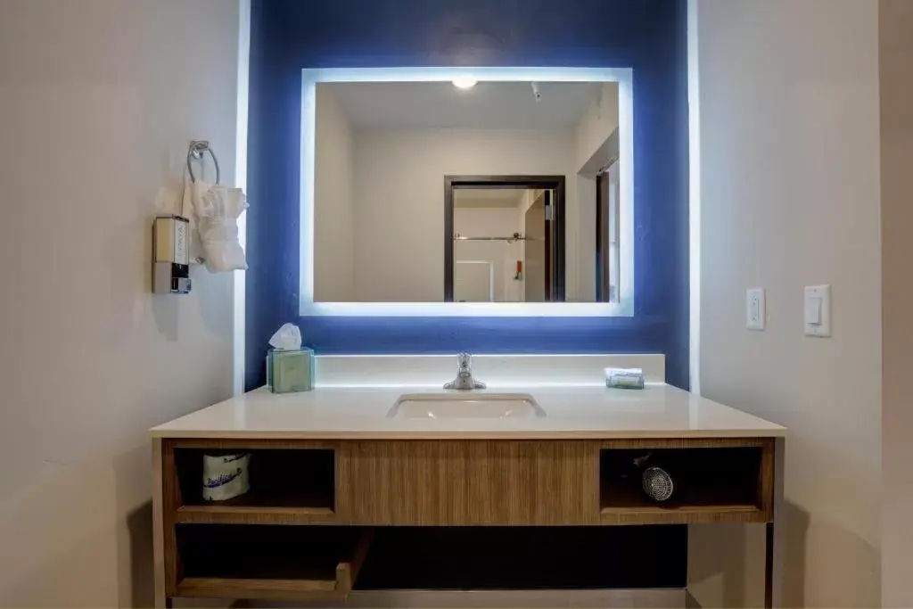 Toilet, Bathroom in Scenic View Inn & Suites Moab