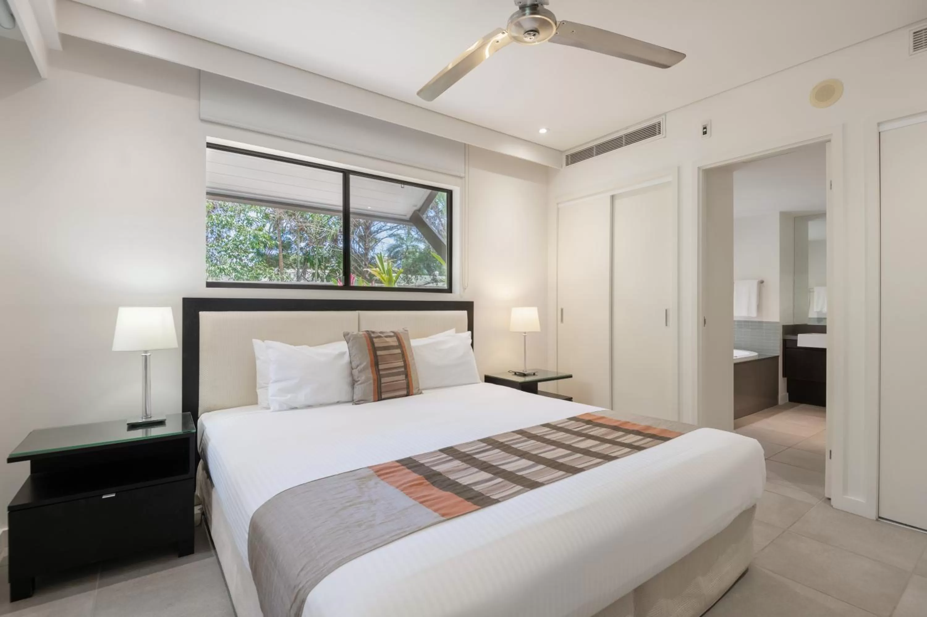 Bed in Port Douglas Private Apartments in Temple