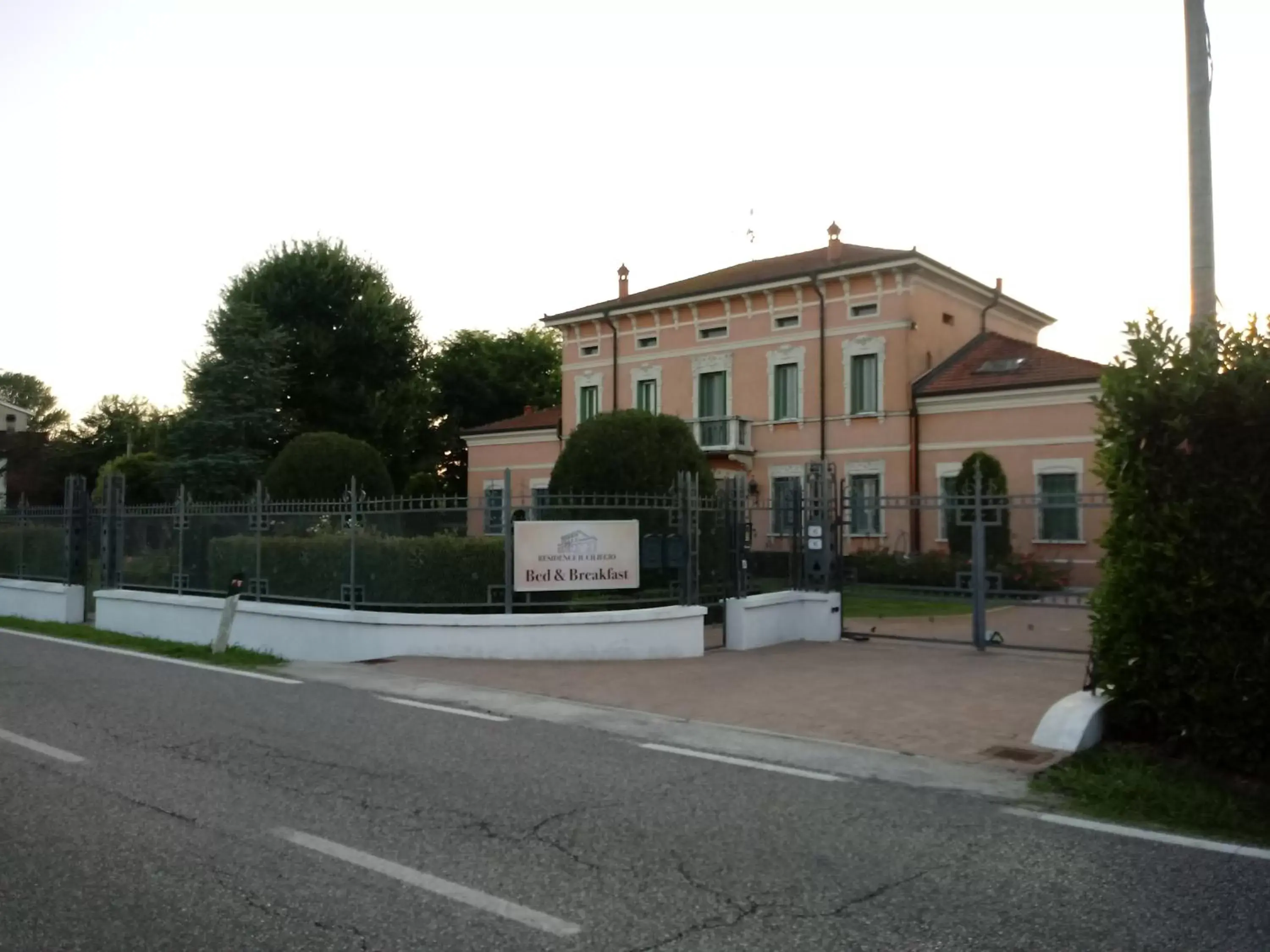 Facade/entrance, Property Building in B&B Residence il Ciliegio , Via Villa Superiore 93 Luzzara