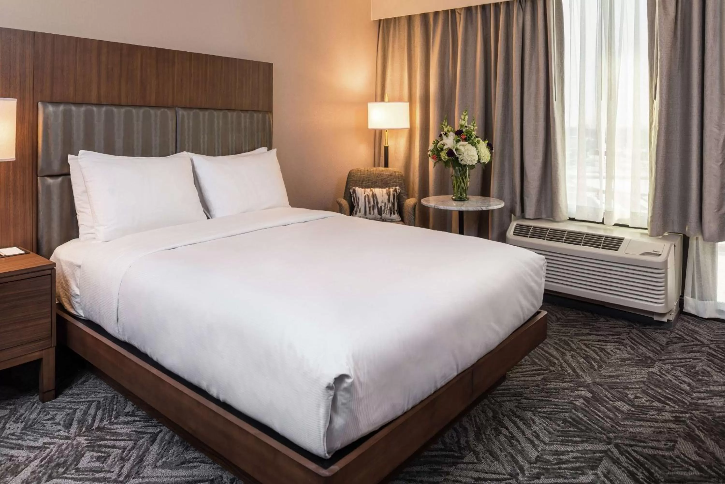 Bed in Doubletree By Hilton Lafayette East