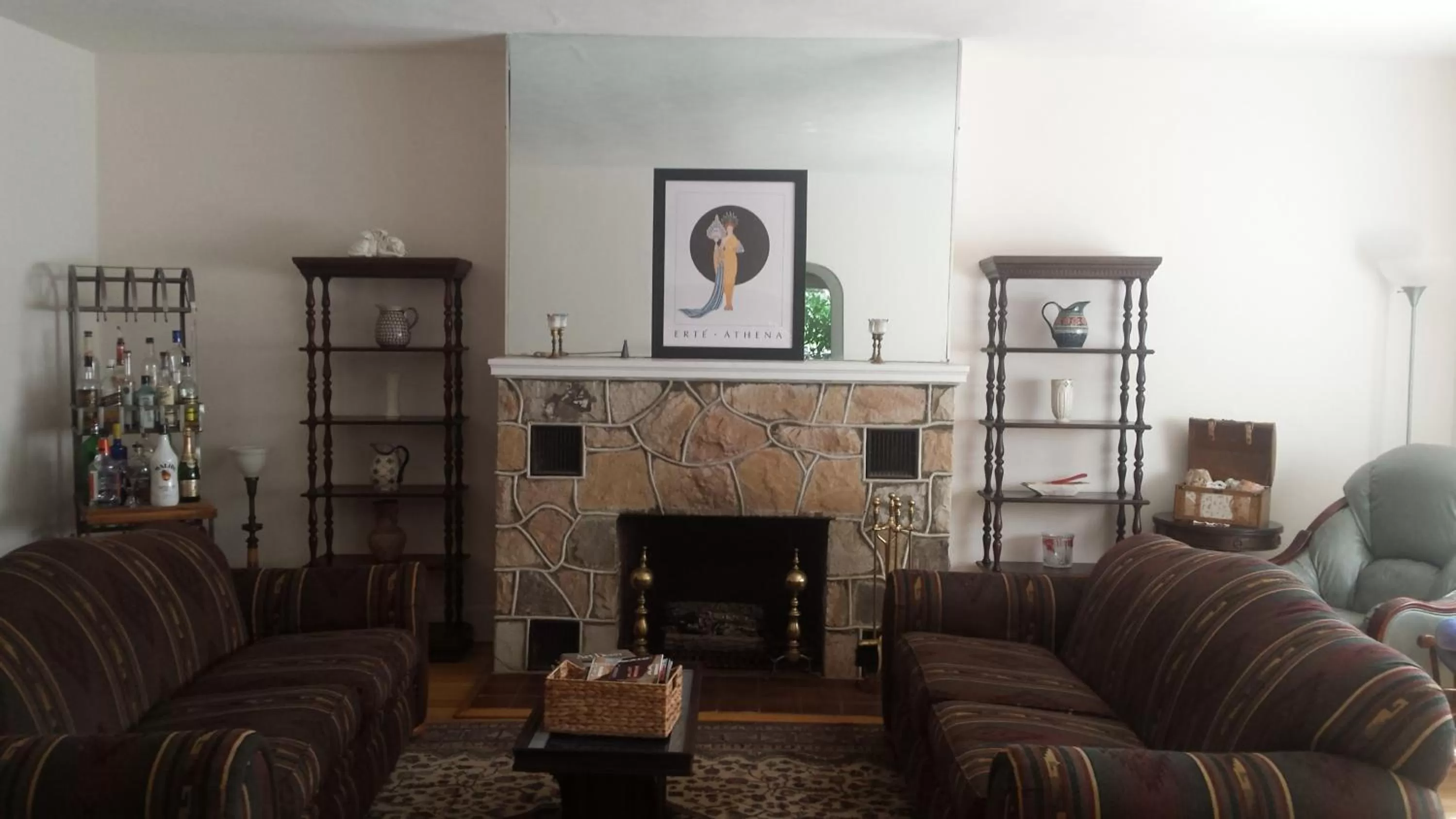 Living room in Maurrocks - A Pocono Mountains B&B