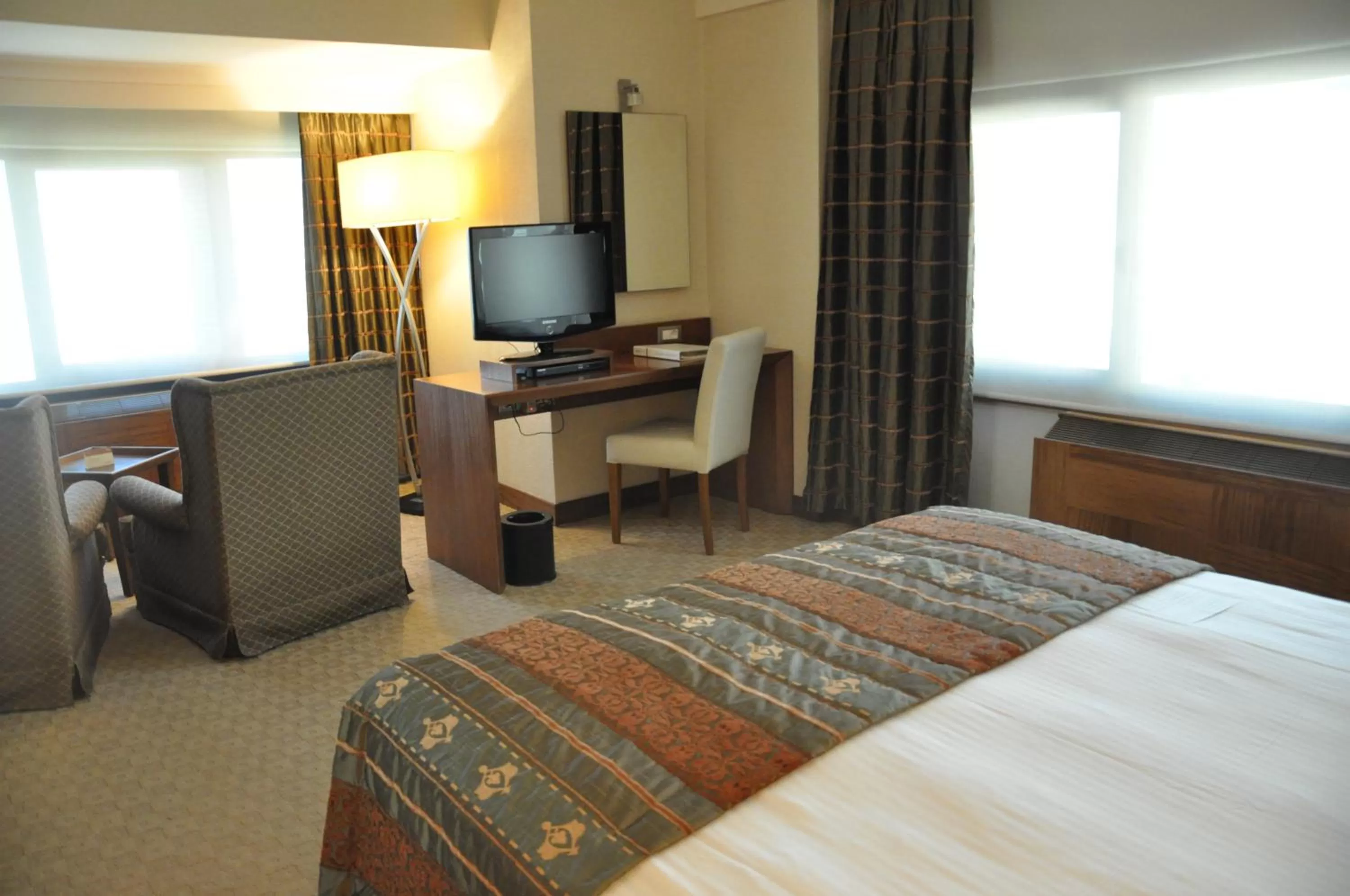 Bed in Mövenpick Hotel Izmir