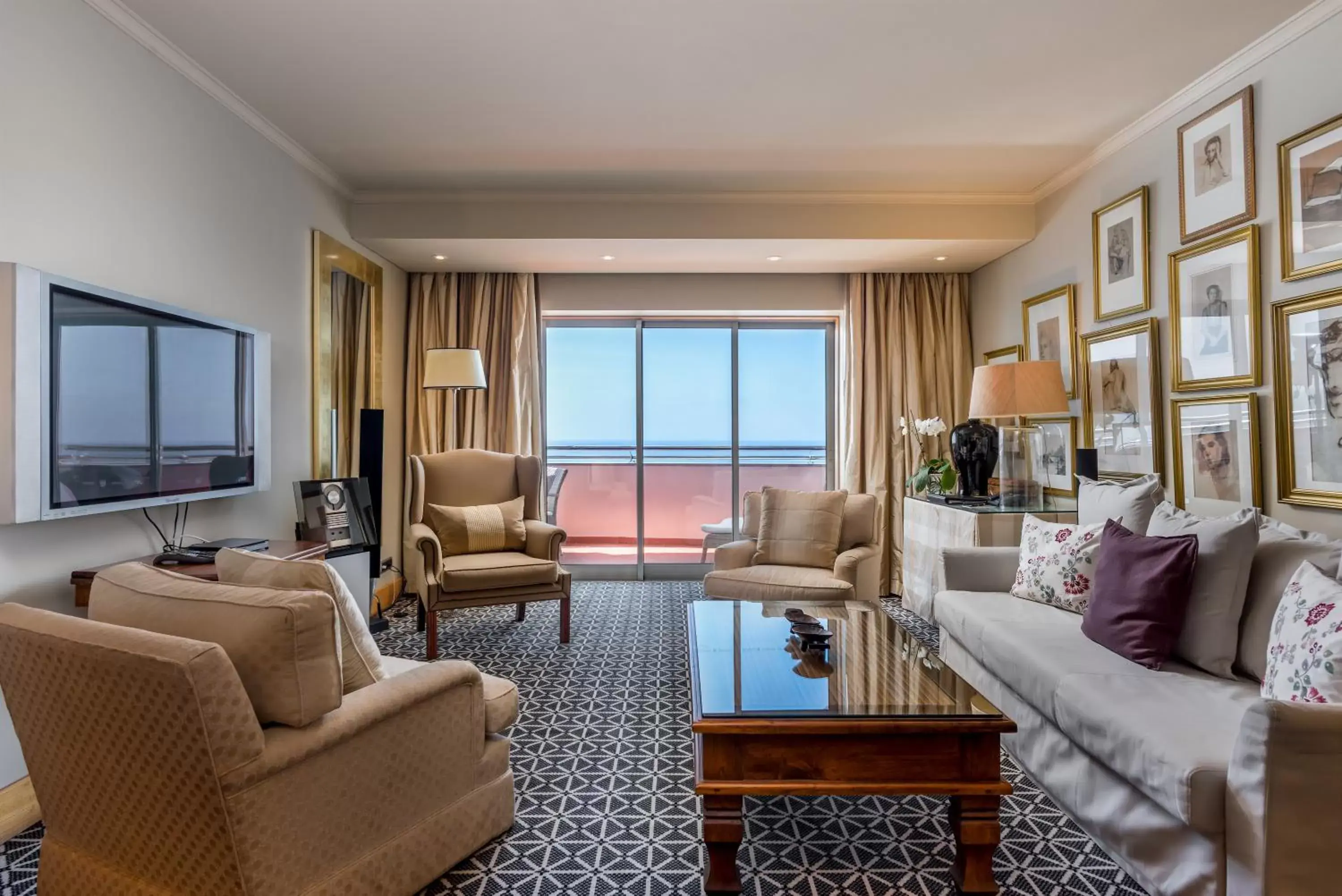 Living room, Seating Area in Royal Savoy - Ocean Resort - Savoy Signature