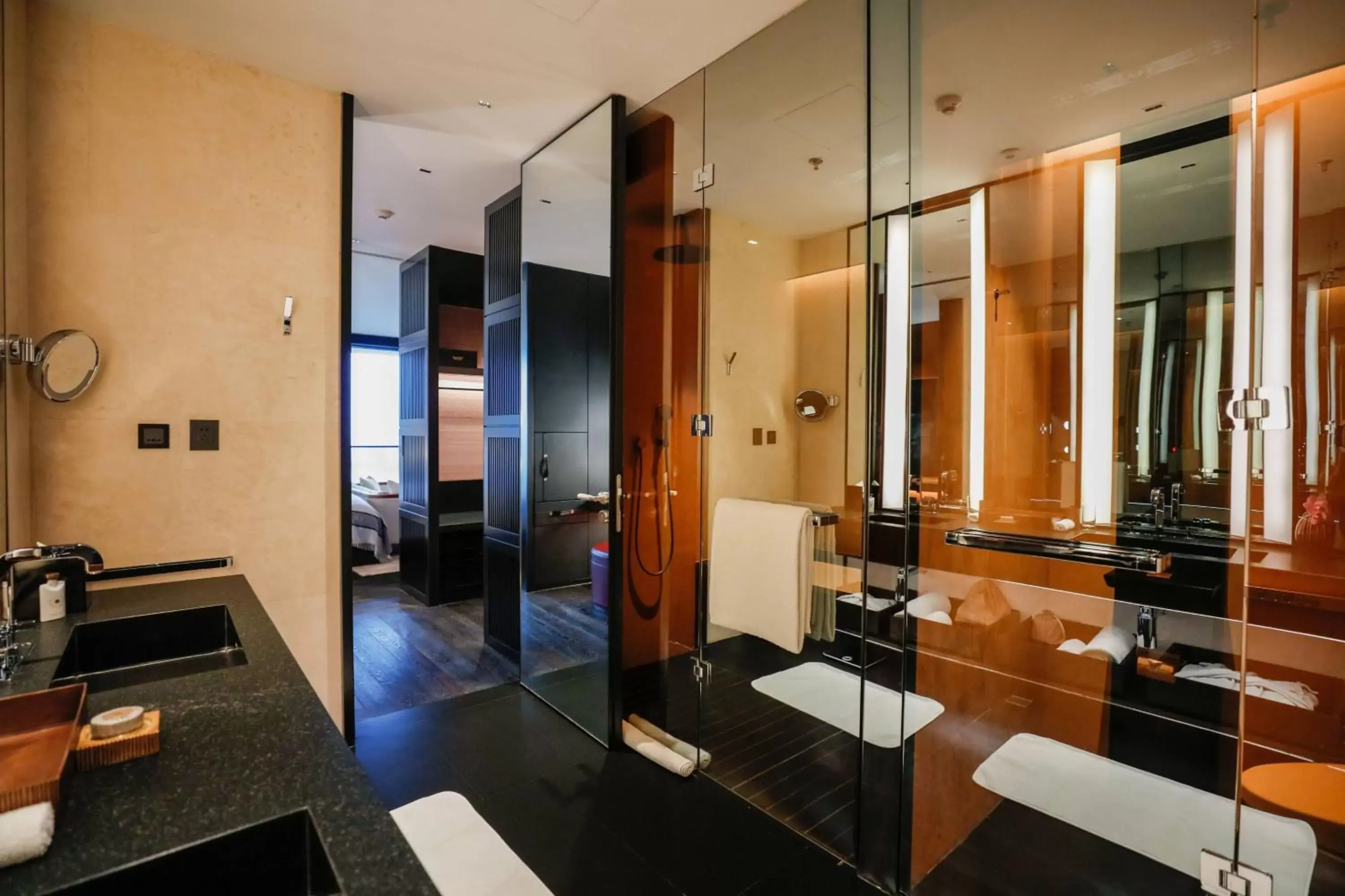 Bathroom, Restaurant/Places to Eat in Bulgari Hotel Shanghai