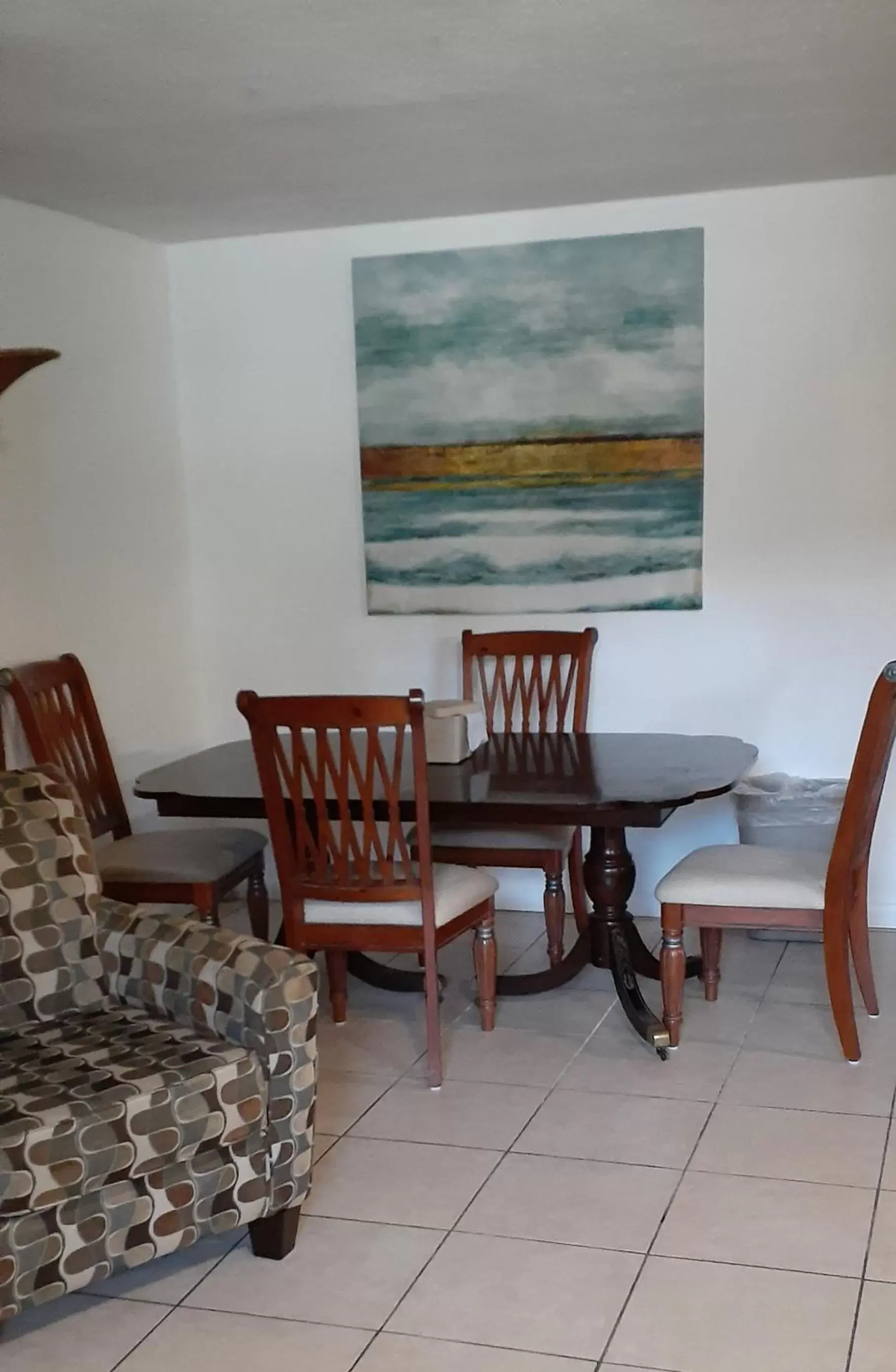 Dining Area in Daytona Beach Hawaiian Inn