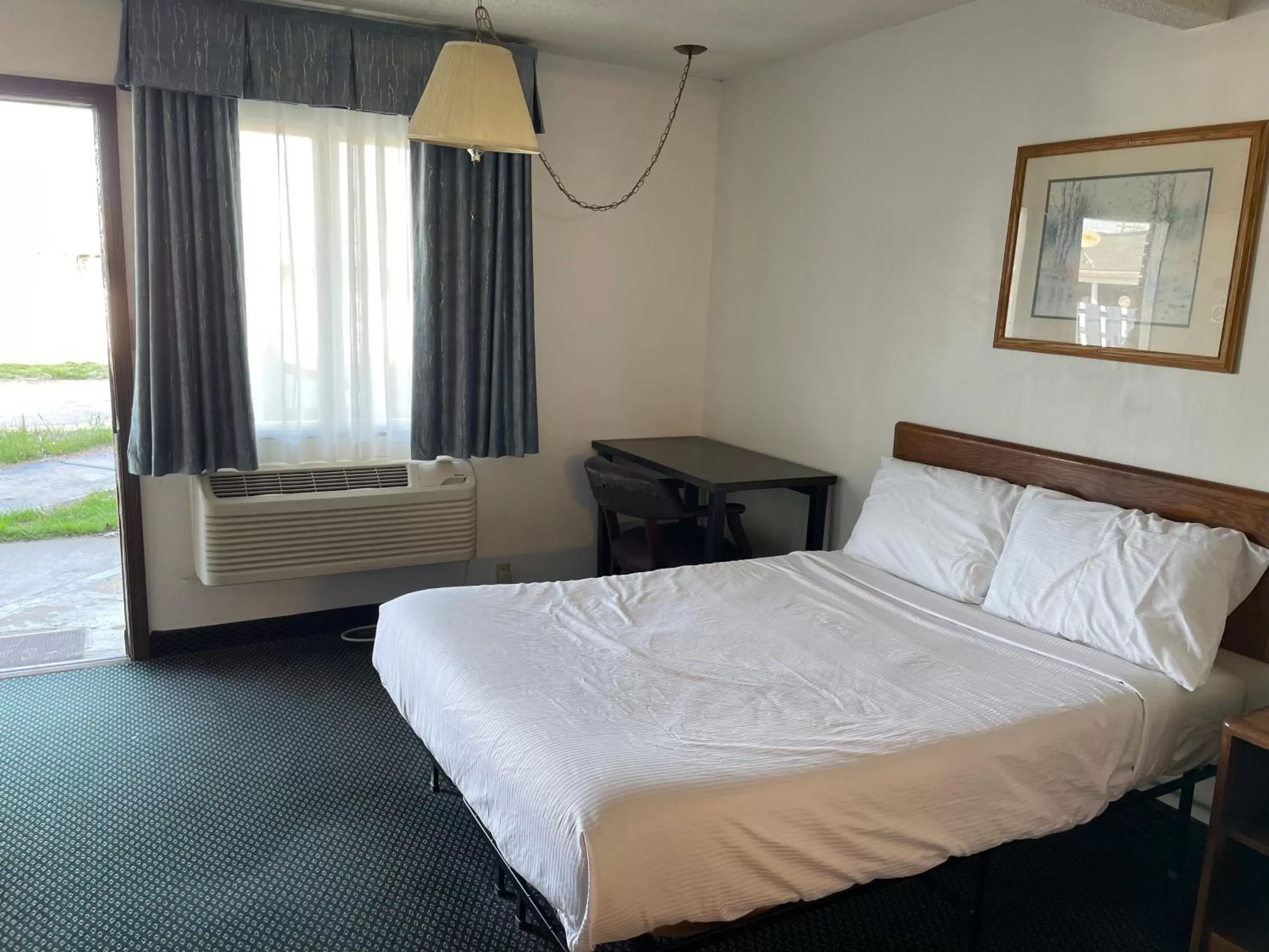 Bed in Landmark Inn